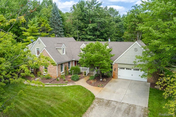 2411 FARMBROOK TRL, OXFORD, MI 48370 - Image fdc1bba48b50e02cd1e0ec5b5ba2dd4a/3196136335