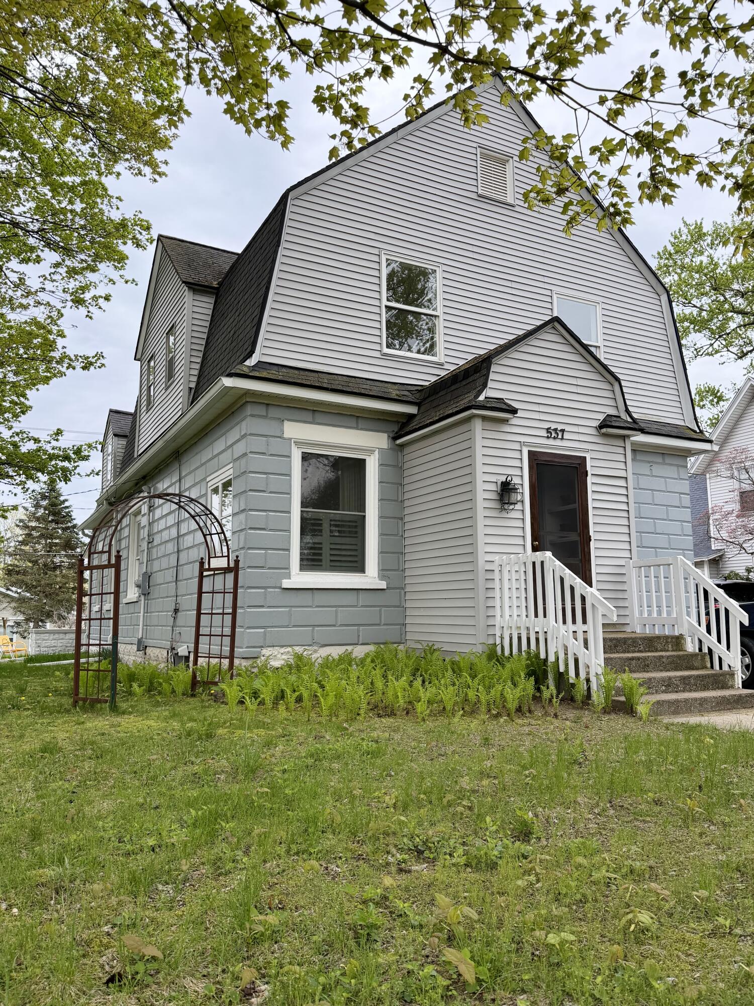 537 W Main Street