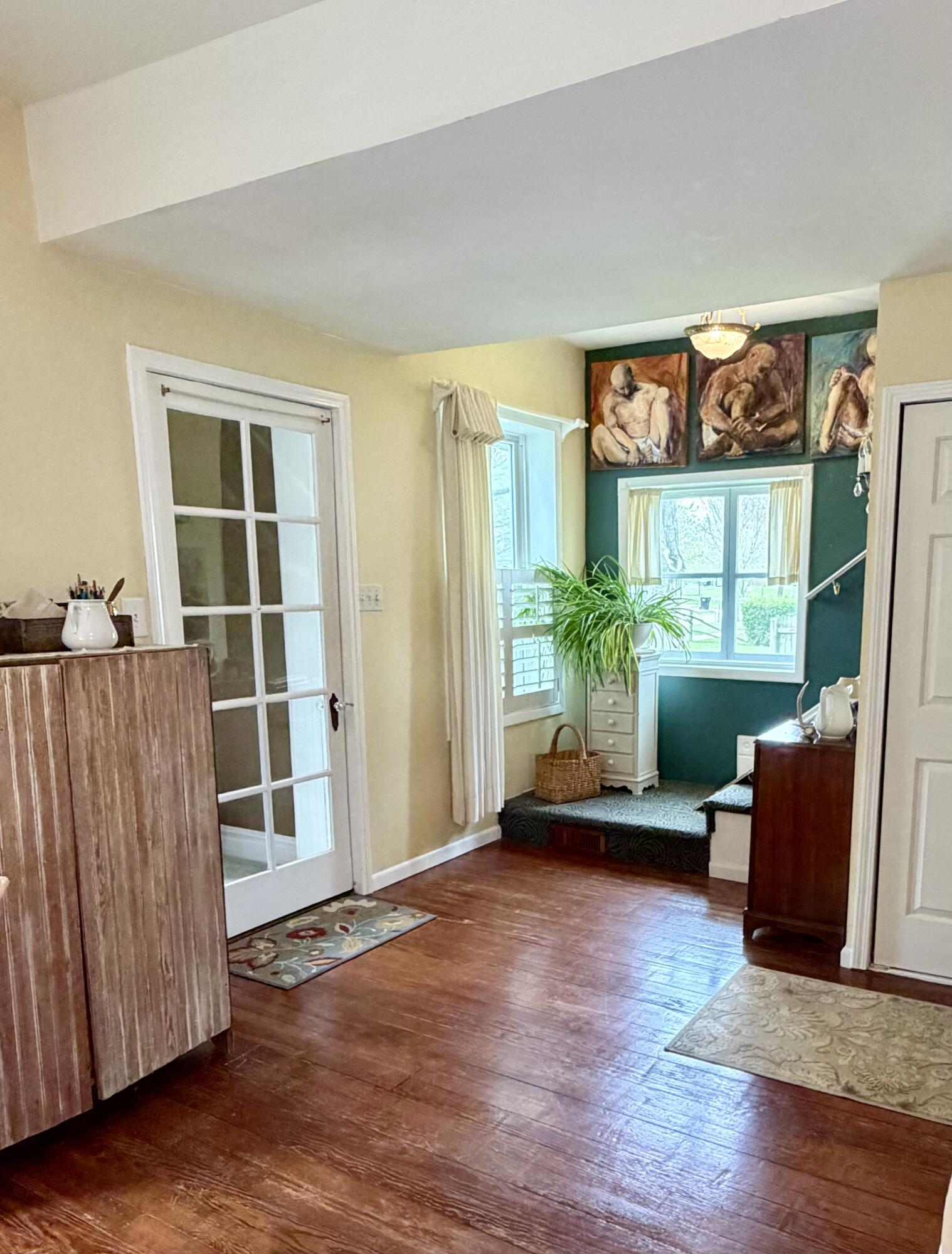 537 W Main Street