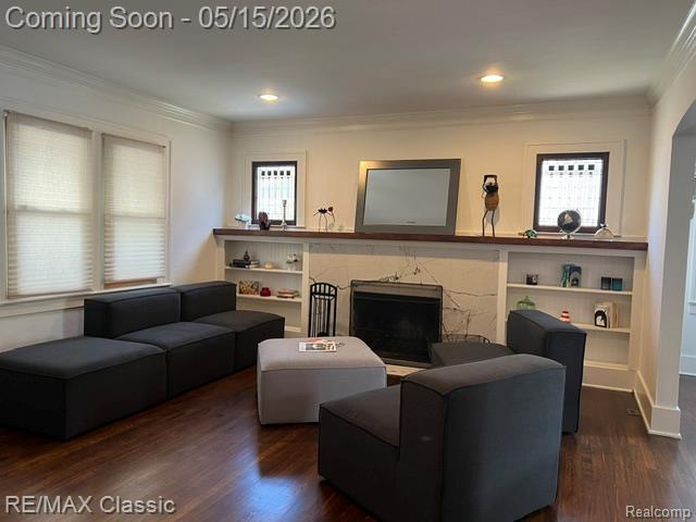 700 S PLEASANT STREET Street