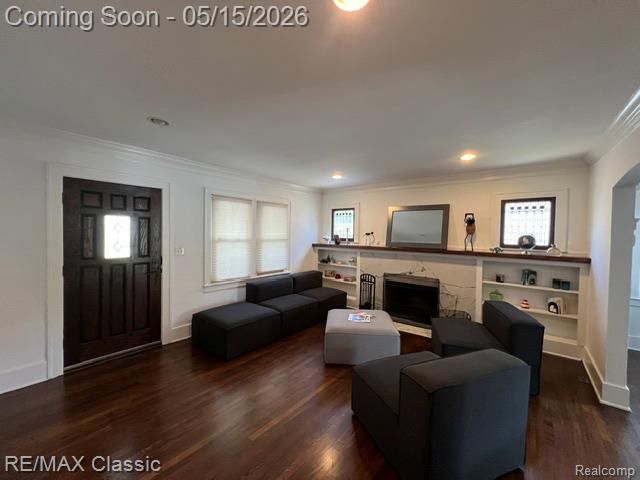 700 S PLEASANT STREET Street