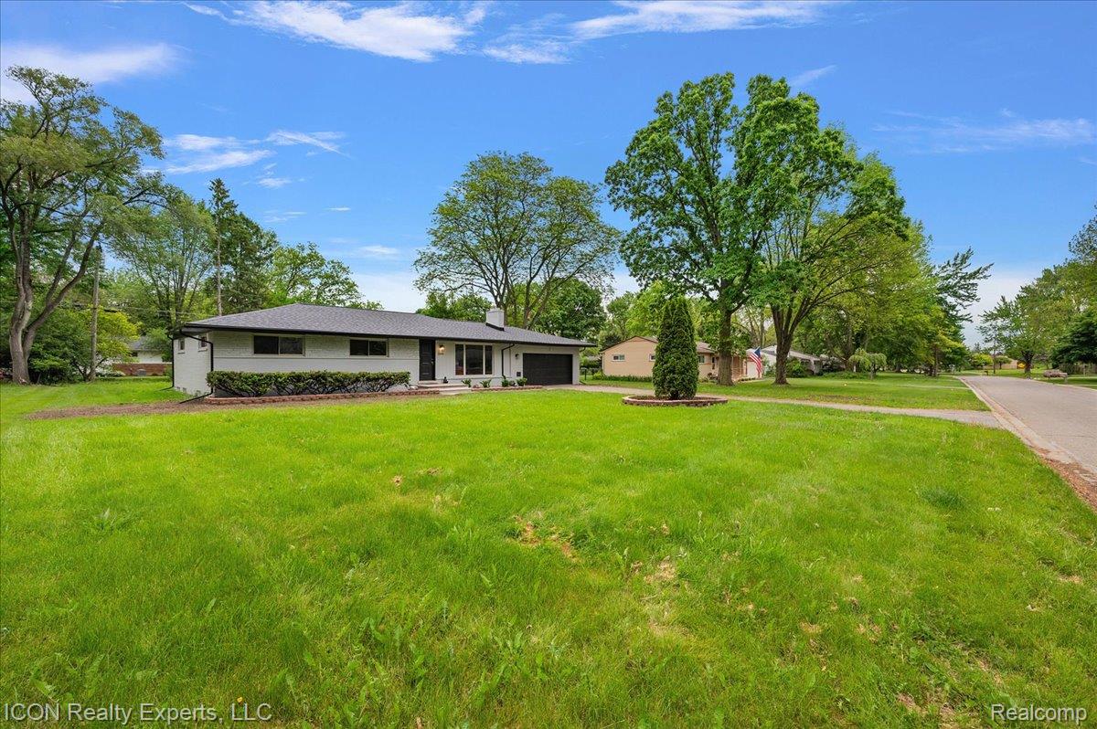 28400 Kendallwood Drive