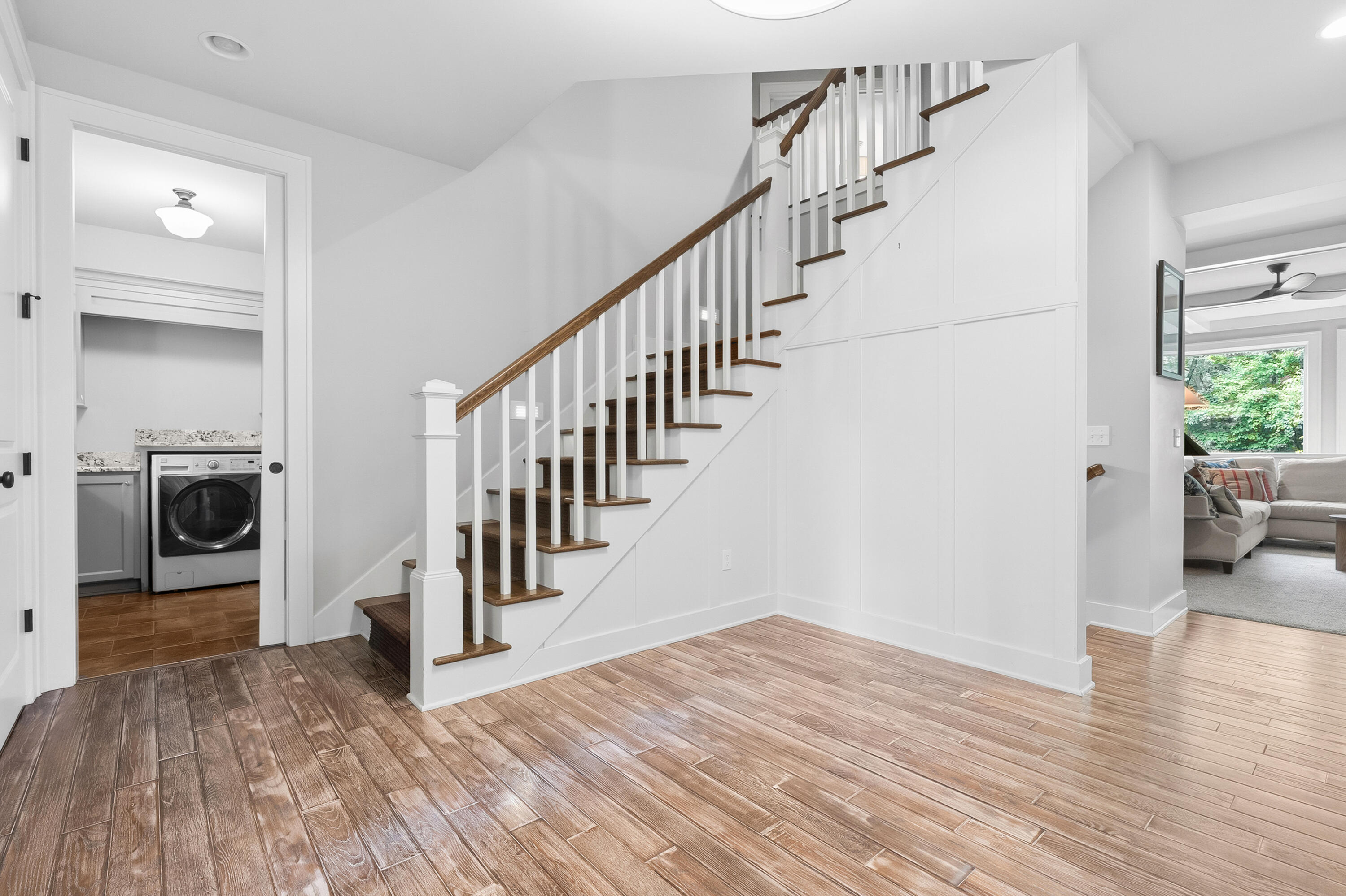 8352 Vinewood Point