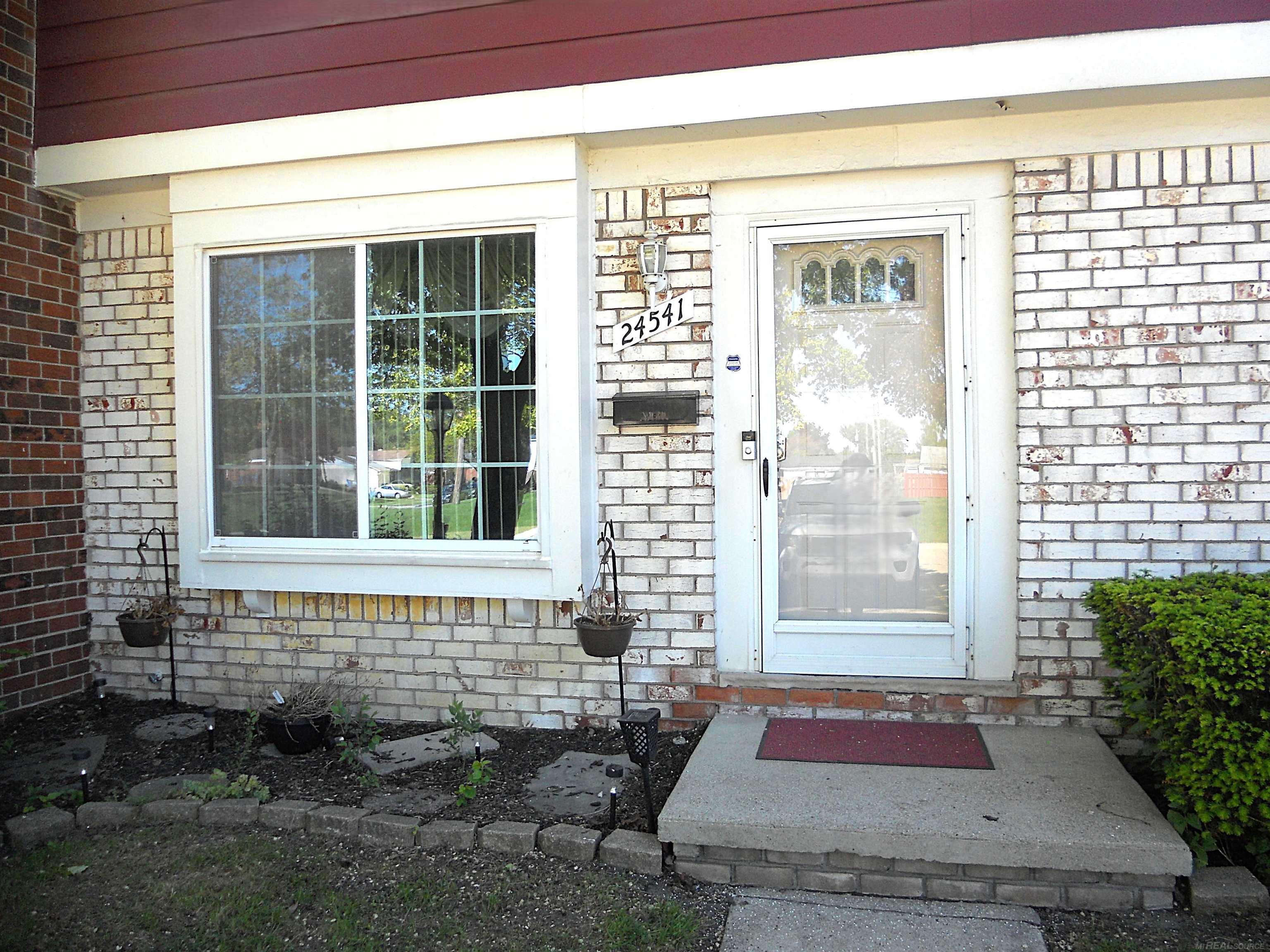 24541 SEATON CIRCUIT E. Drive