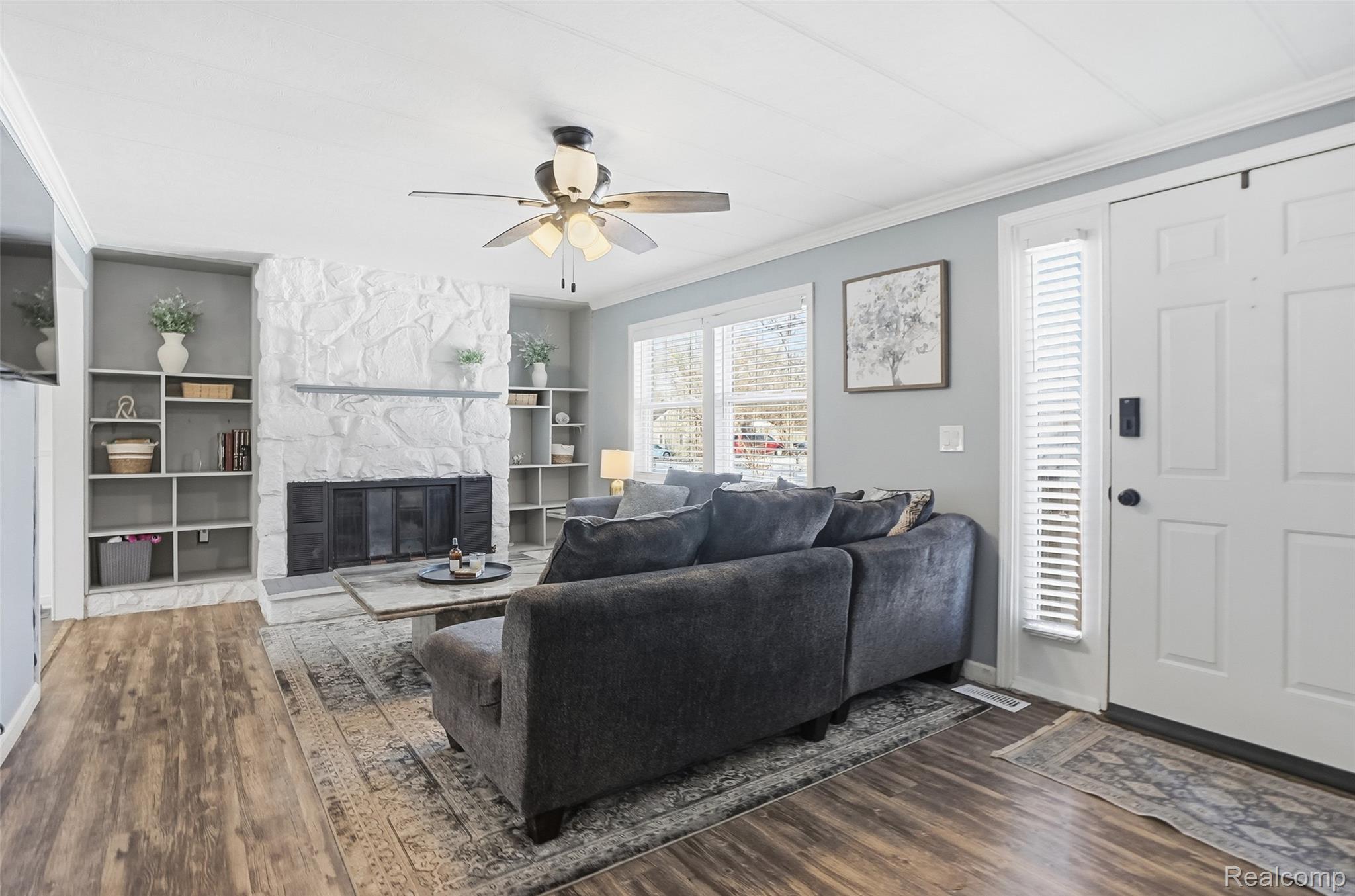 4901 Lake Grove Drive