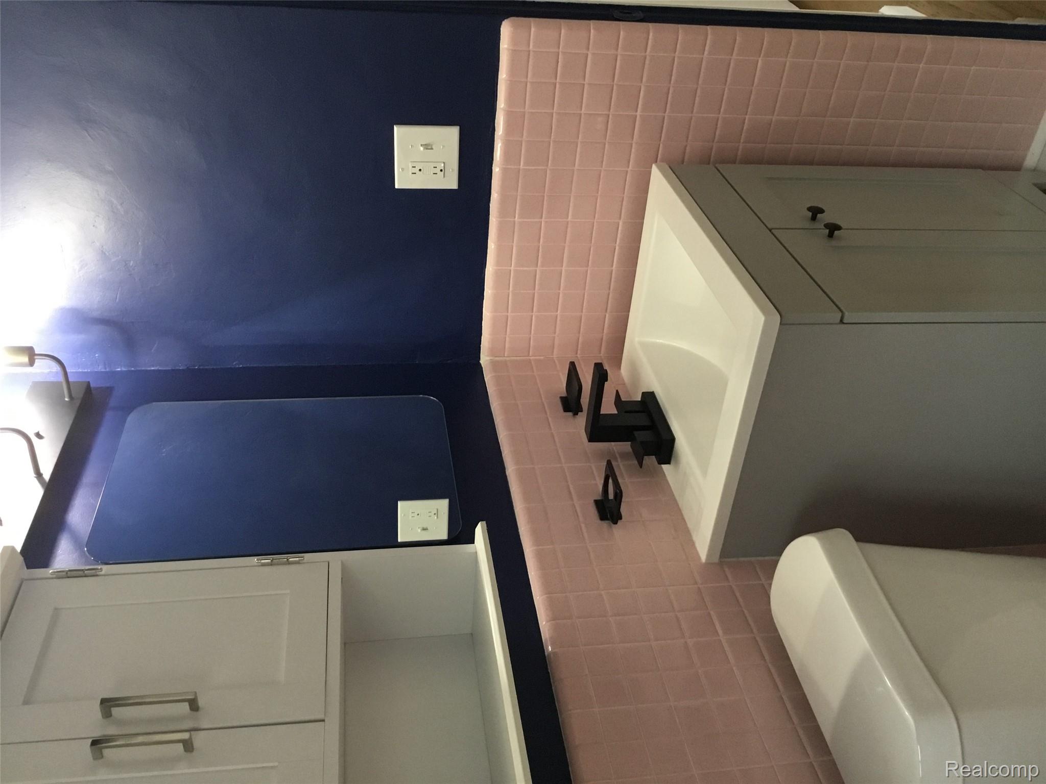 Royal Oak City, Michigan 48073, United States, 1 Bedroom Bedrooms, ,1 BathroomBathrooms,Residential,Active,232705