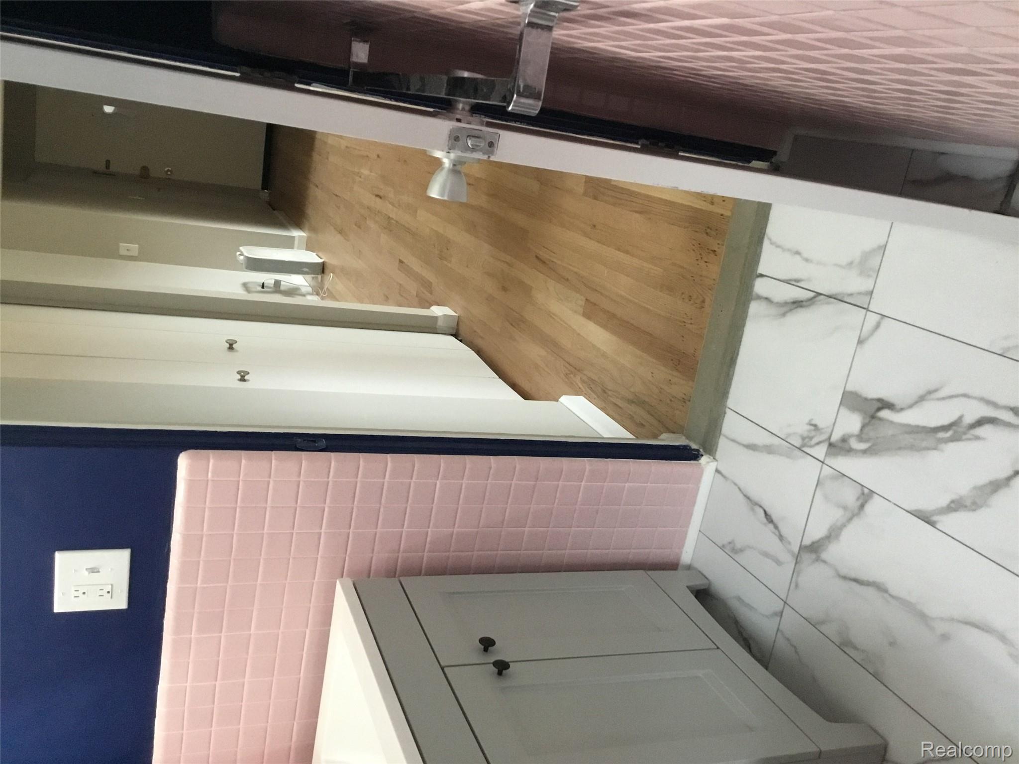 Royal Oak City, Michigan 48073, United States, 1 Bedroom Bedrooms, ,1 BathroomBathrooms,Residential,Active,232705