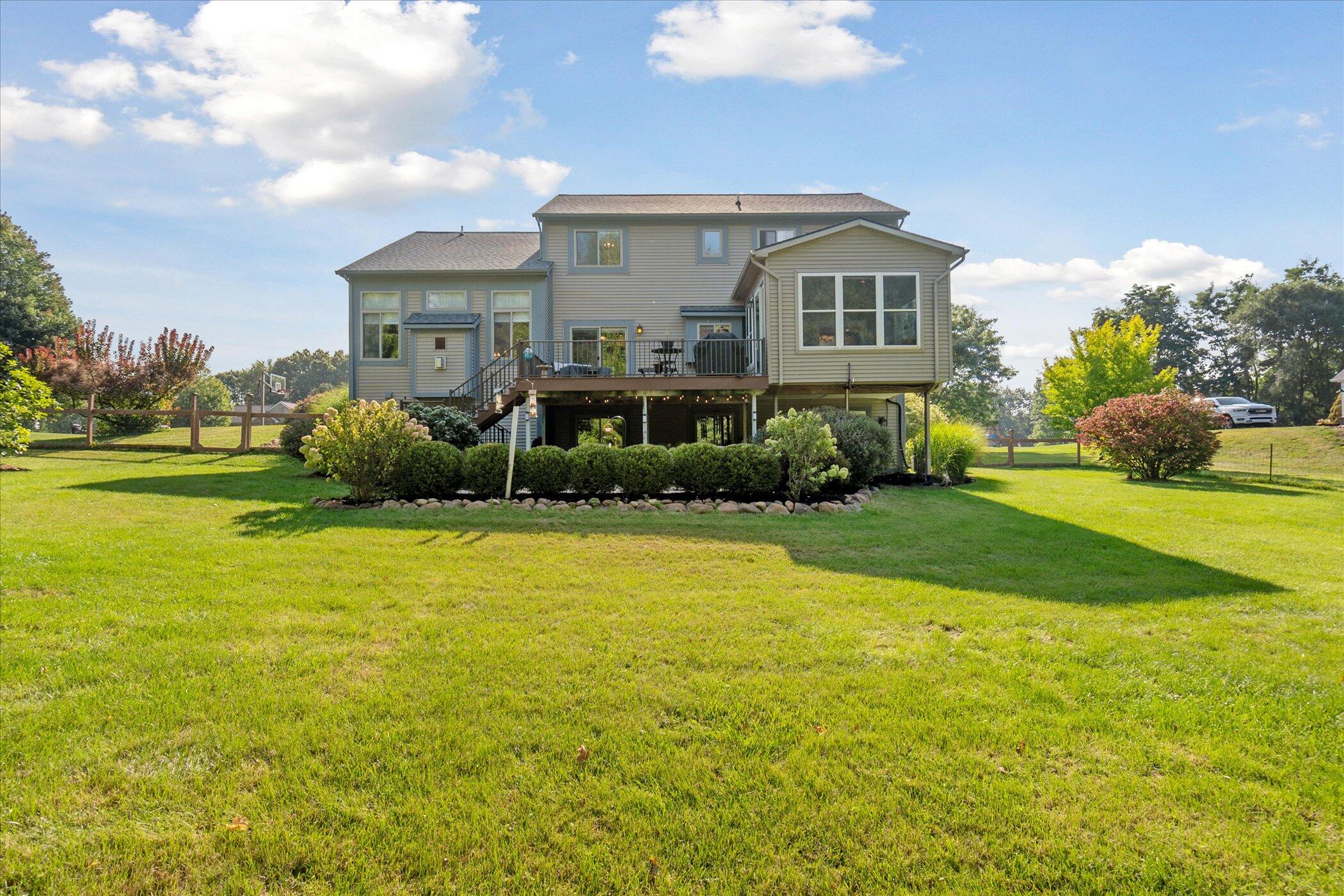 7261 N Lake Orchard Drive