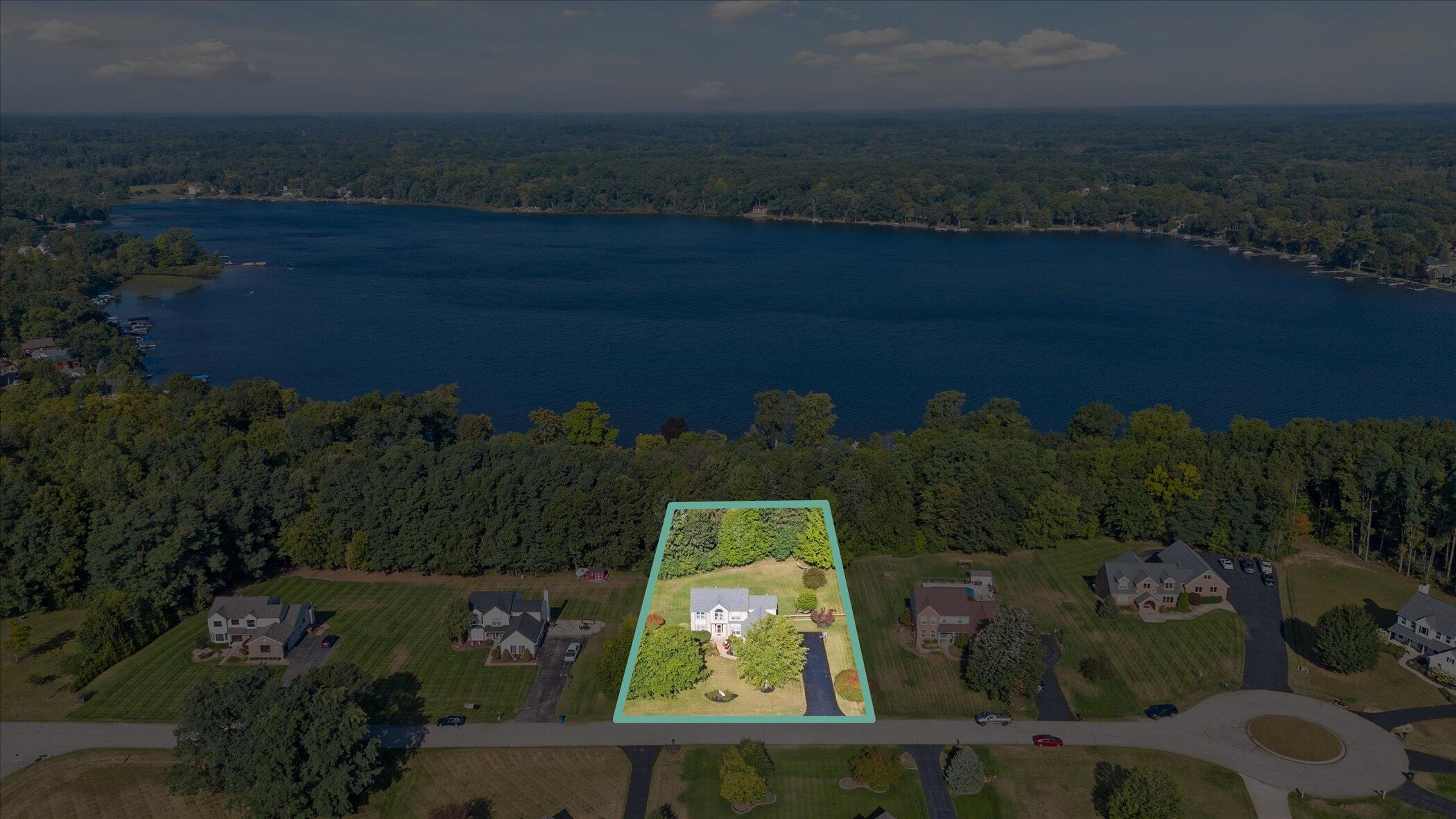 7261 N Lake Orchard Drive