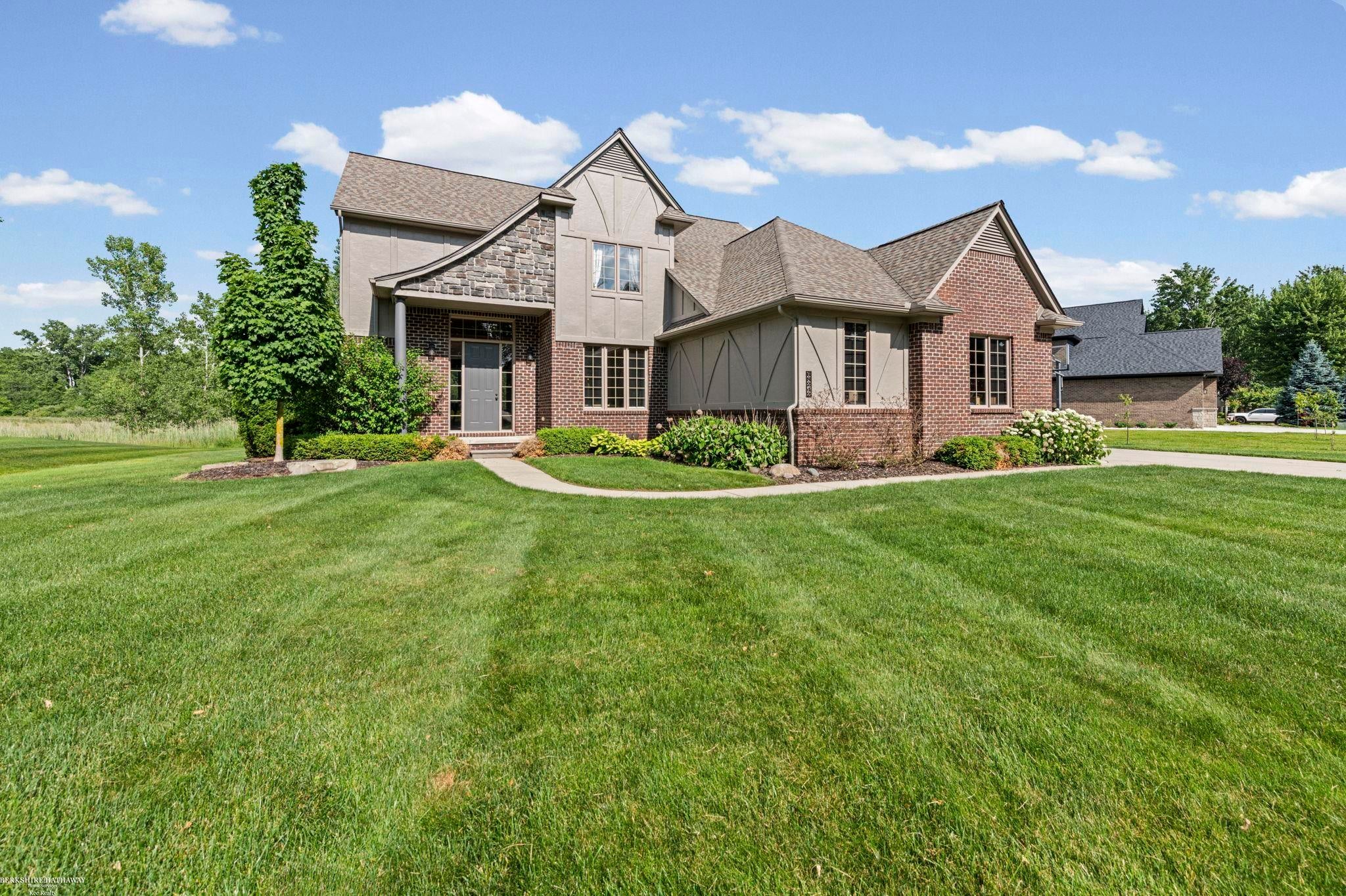 68242 Lake Angela Pointe Street