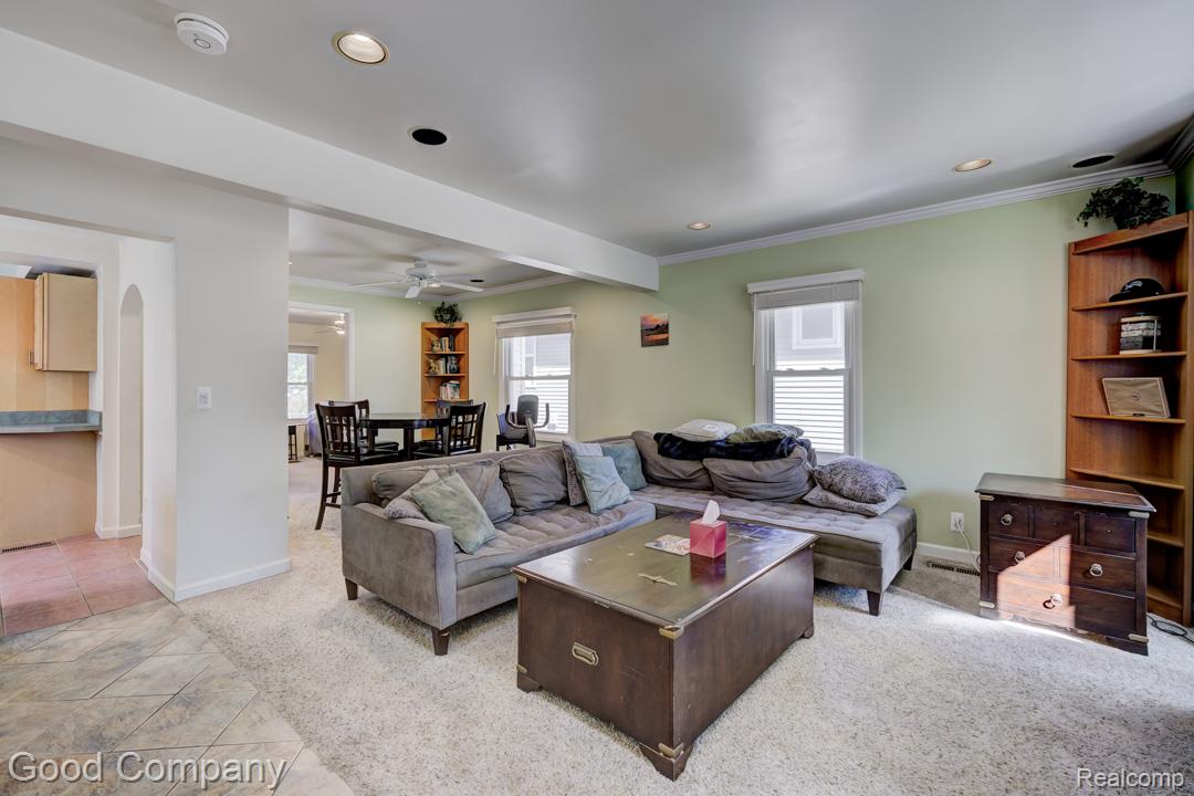 317 E Cambourne Street