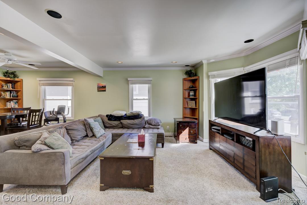 317 E Cambourne Street