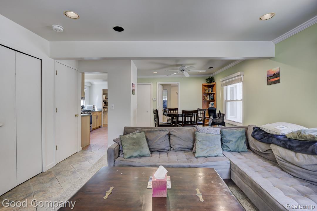 317 E Cambourne Street