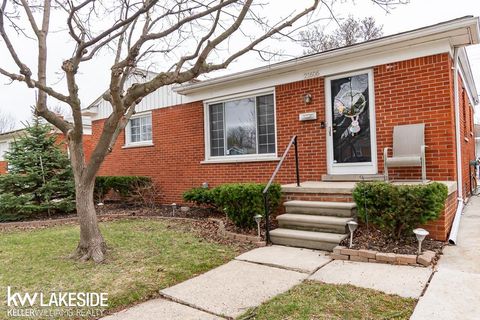 Photo of 21606 Arrowhead Street, St Clair Shores City, MI 48082 (MLS # 58050203315)