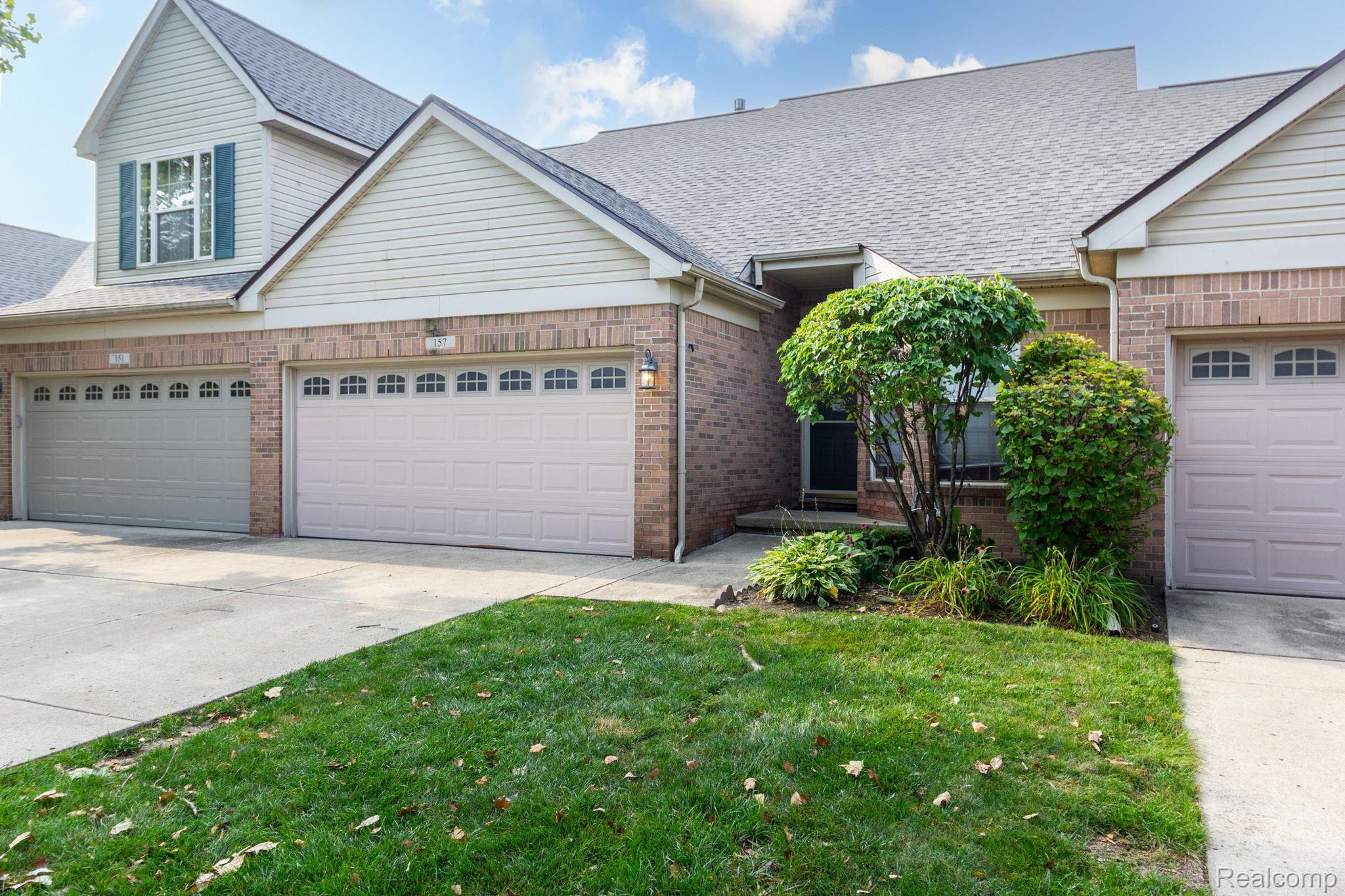 Westland City, Michigan 48185, United States, 2 Bedrooms Bedrooms, ,3 BathroomsBathrooms,Residential,Pending,191356