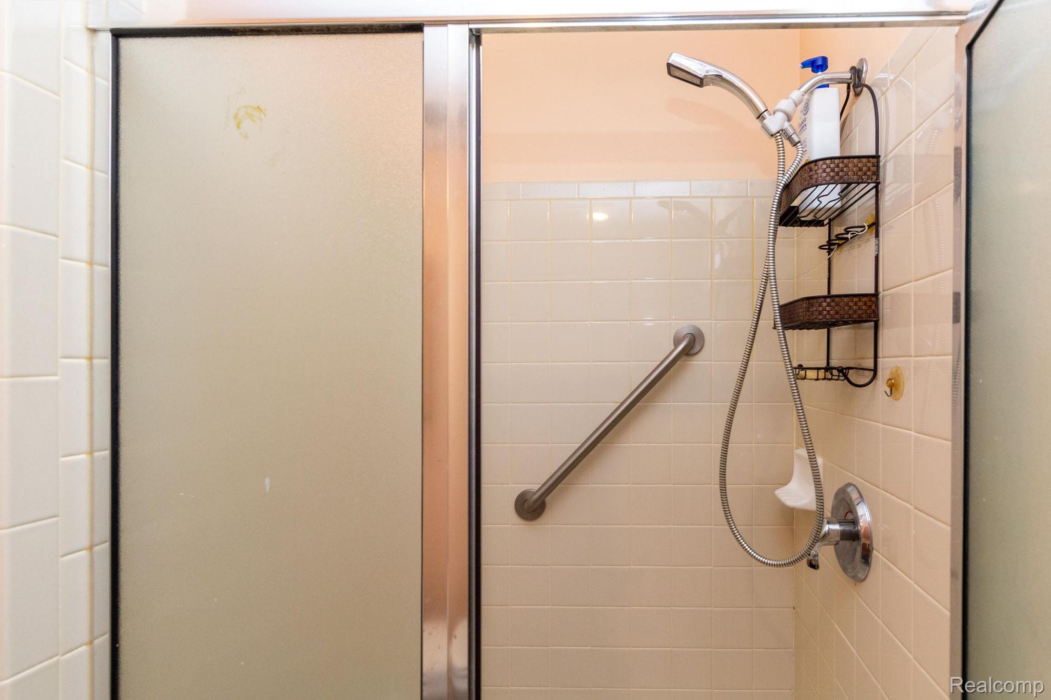 Westland City, Michigan 48185, United States, 2 Bedrooms Bedrooms, ,3 BathroomsBathrooms,Residential,Pending,191356