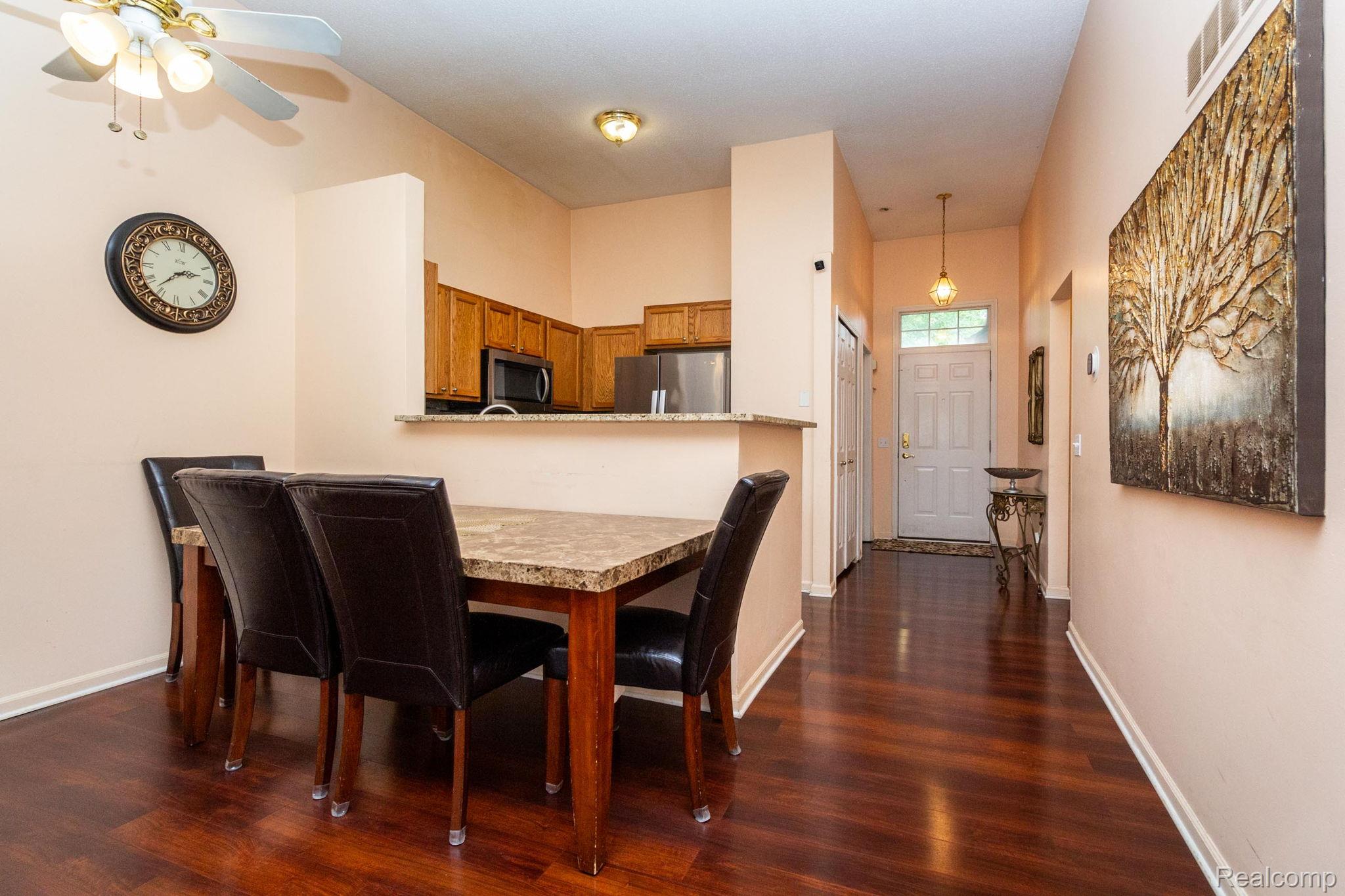 Westland City, Michigan 48185, United States, 2 Bedrooms Bedrooms, ,3 BathroomsBathrooms,Residential,Pending,191356