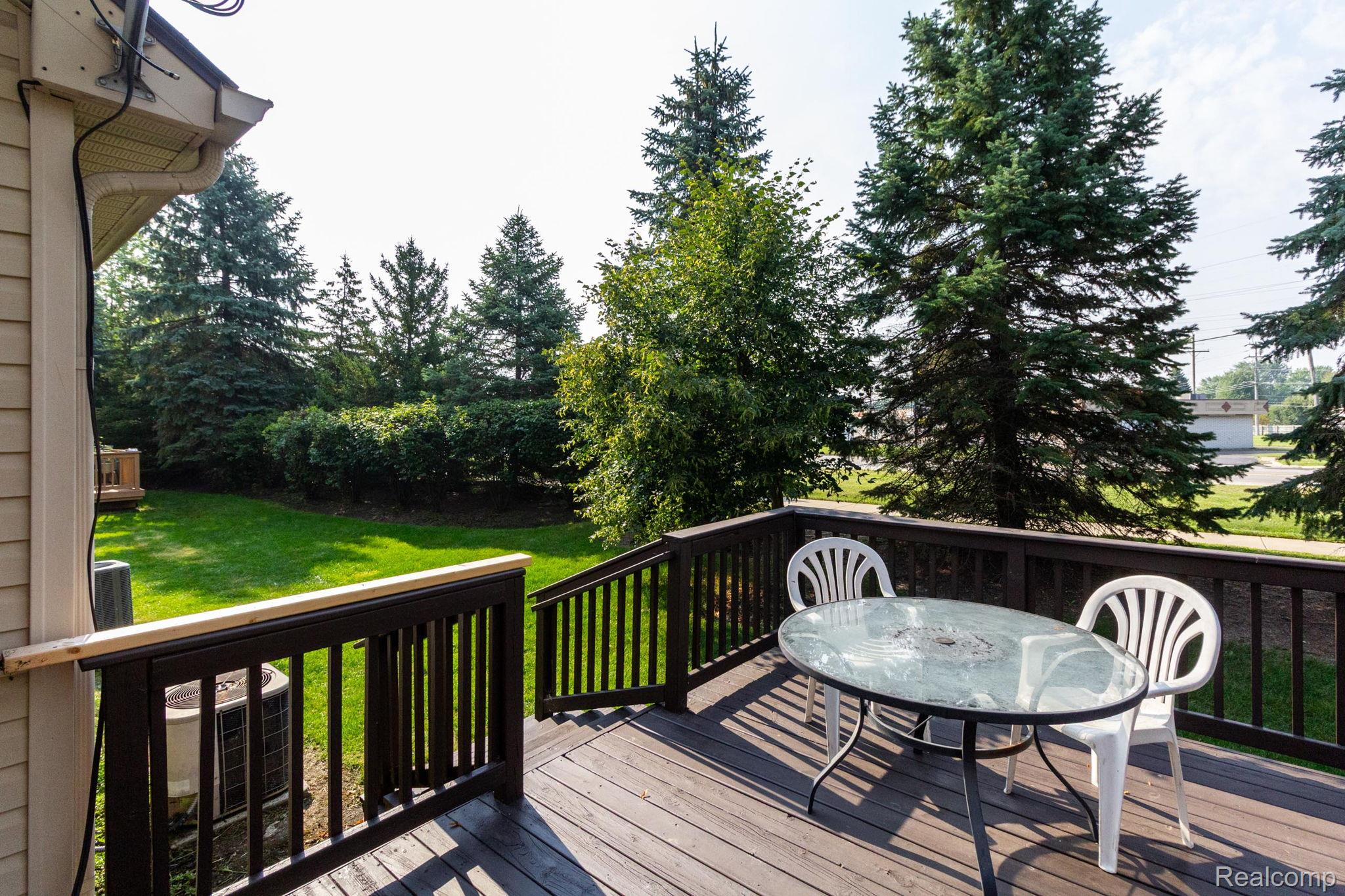 Westland City, Michigan 48185, United States, 2 Bedrooms Bedrooms, ,3 BathroomsBathrooms,Residential,Pending,191356