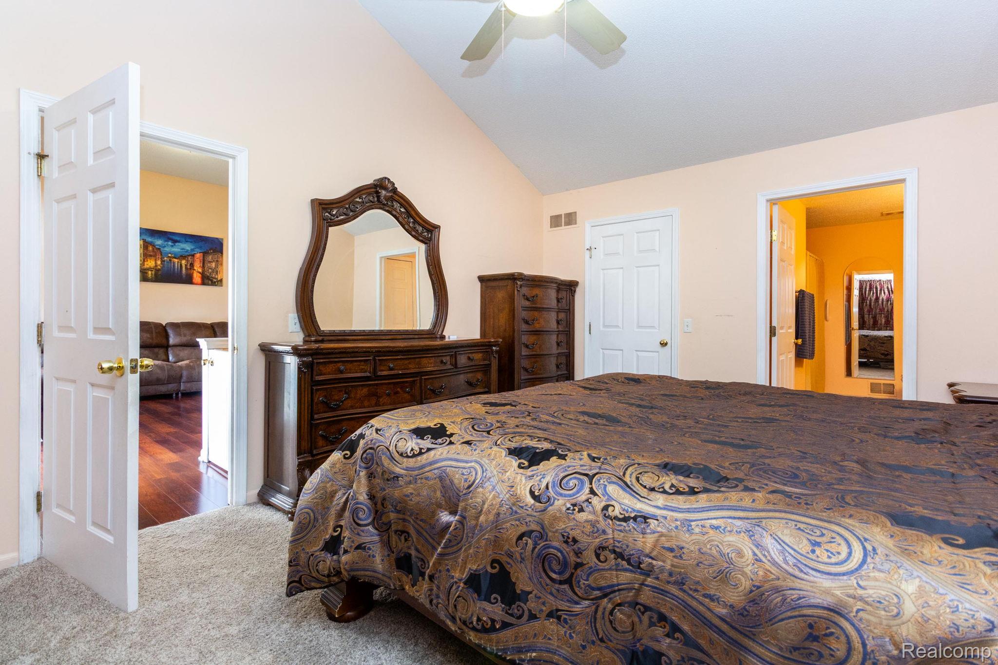 Westland City, Michigan 48185, United States, 2 Bedrooms Bedrooms, ,3 BathroomsBathrooms,Residential,Pending,191356