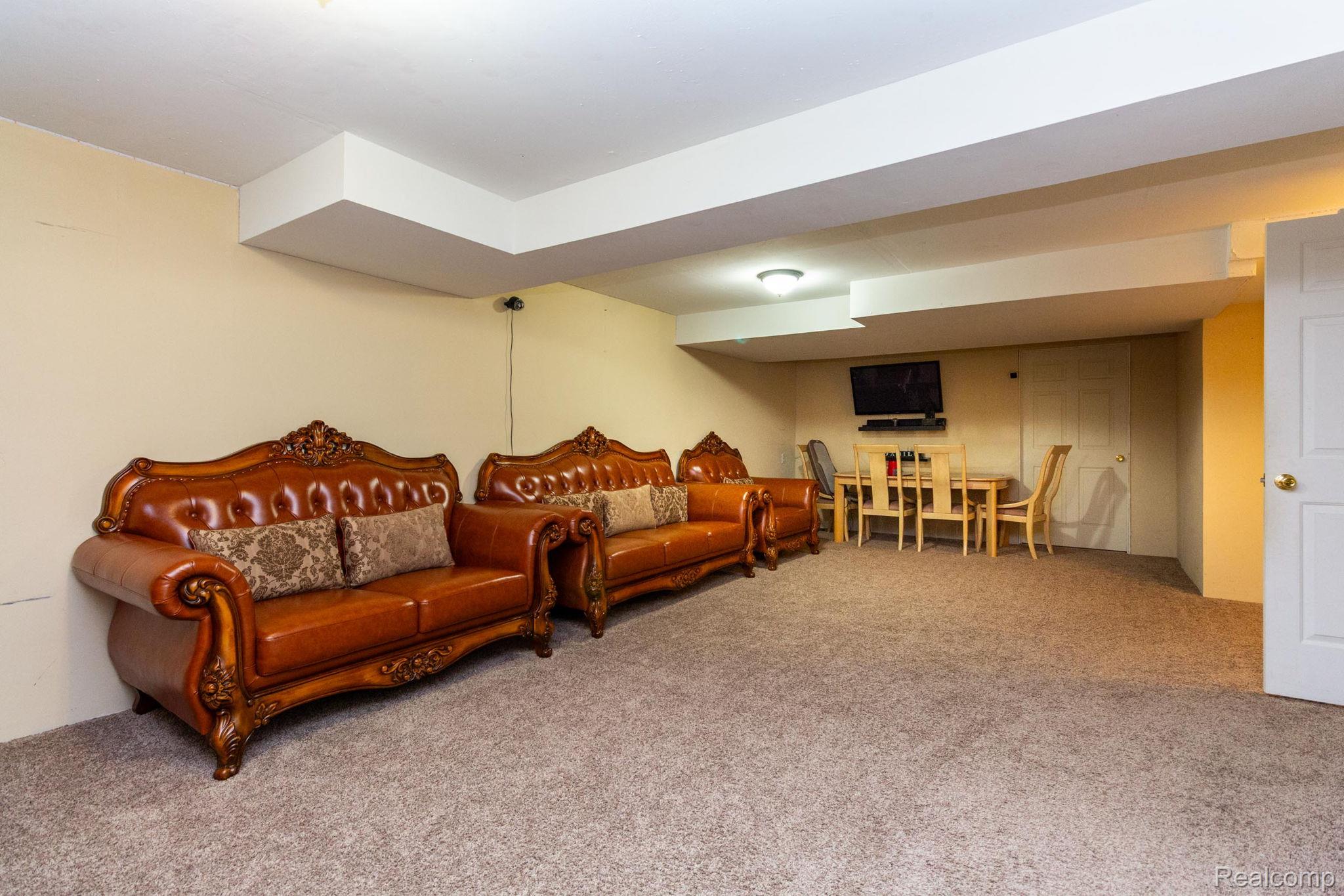 Westland City, Michigan 48185, United States, 2 Bedrooms Bedrooms, ,3 BathroomsBathrooms,Residential,Pending,191356