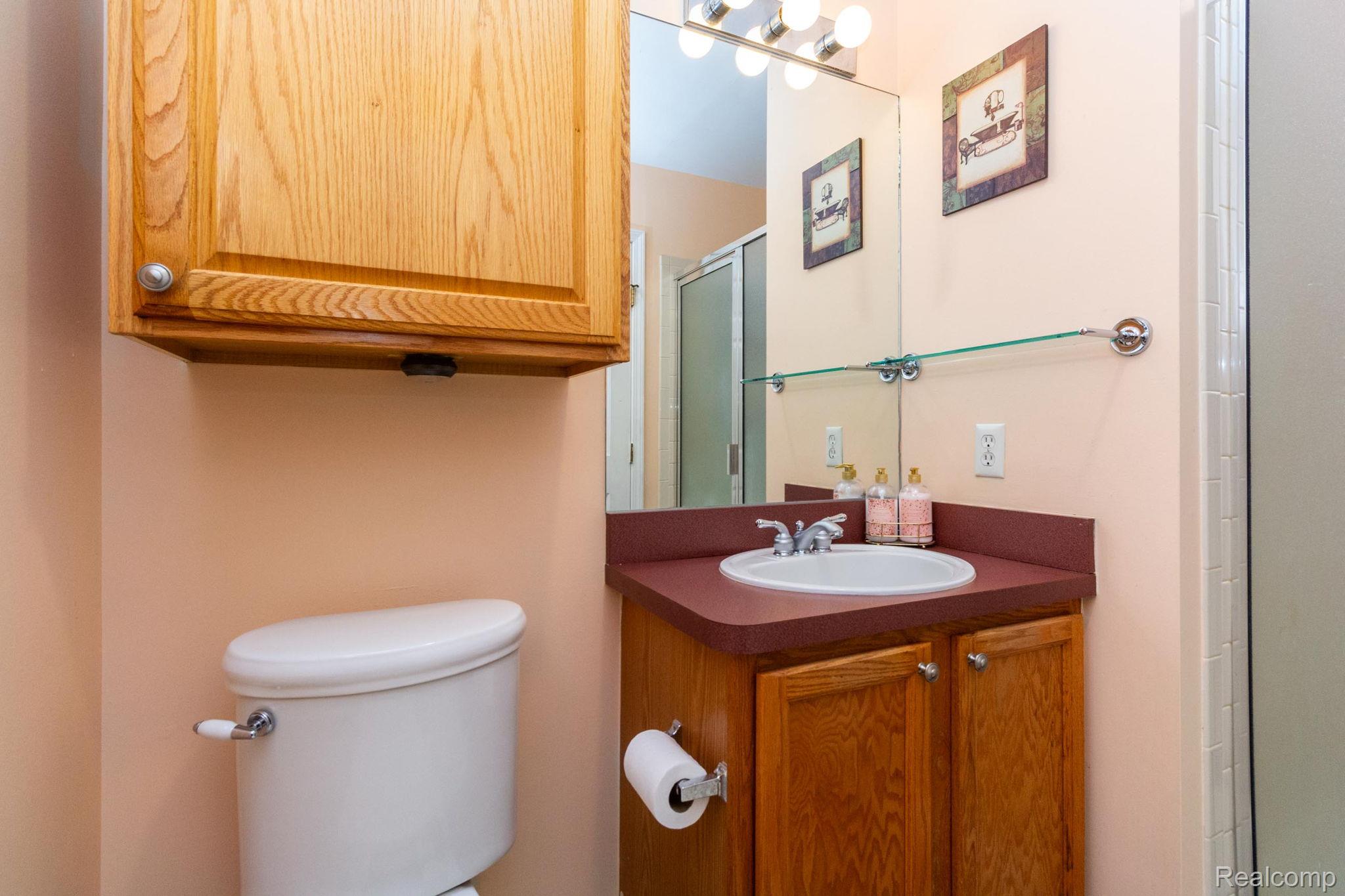 Westland City, Michigan 48185, United States, 2 Bedrooms Bedrooms, ,3 BathroomsBathrooms,Residential,Pending,191356