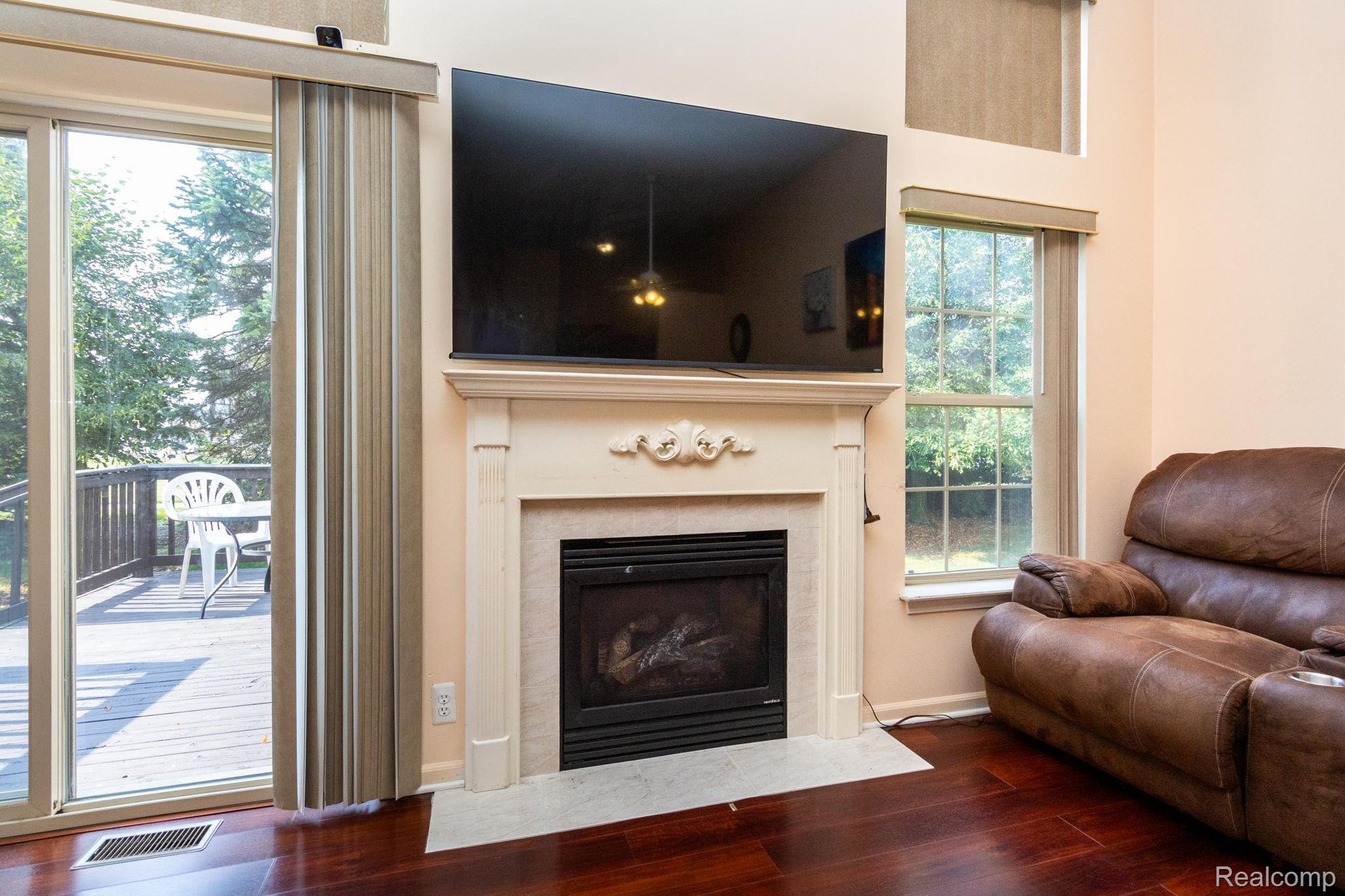 Westland City, Michigan 48185, United States, 2 Bedrooms Bedrooms, ,3 BathroomsBathrooms,Residential,Pending,191356