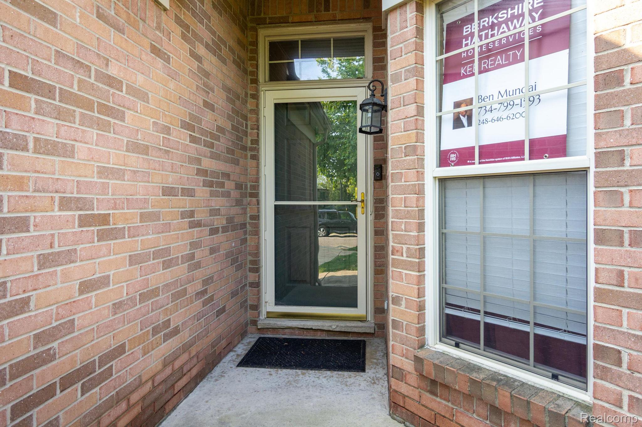 Westland City, Michigan 48185, United States, 2 Bedrooms Bedrooms, ,3 BathroomsBathrooms,Residential,Pending,191356