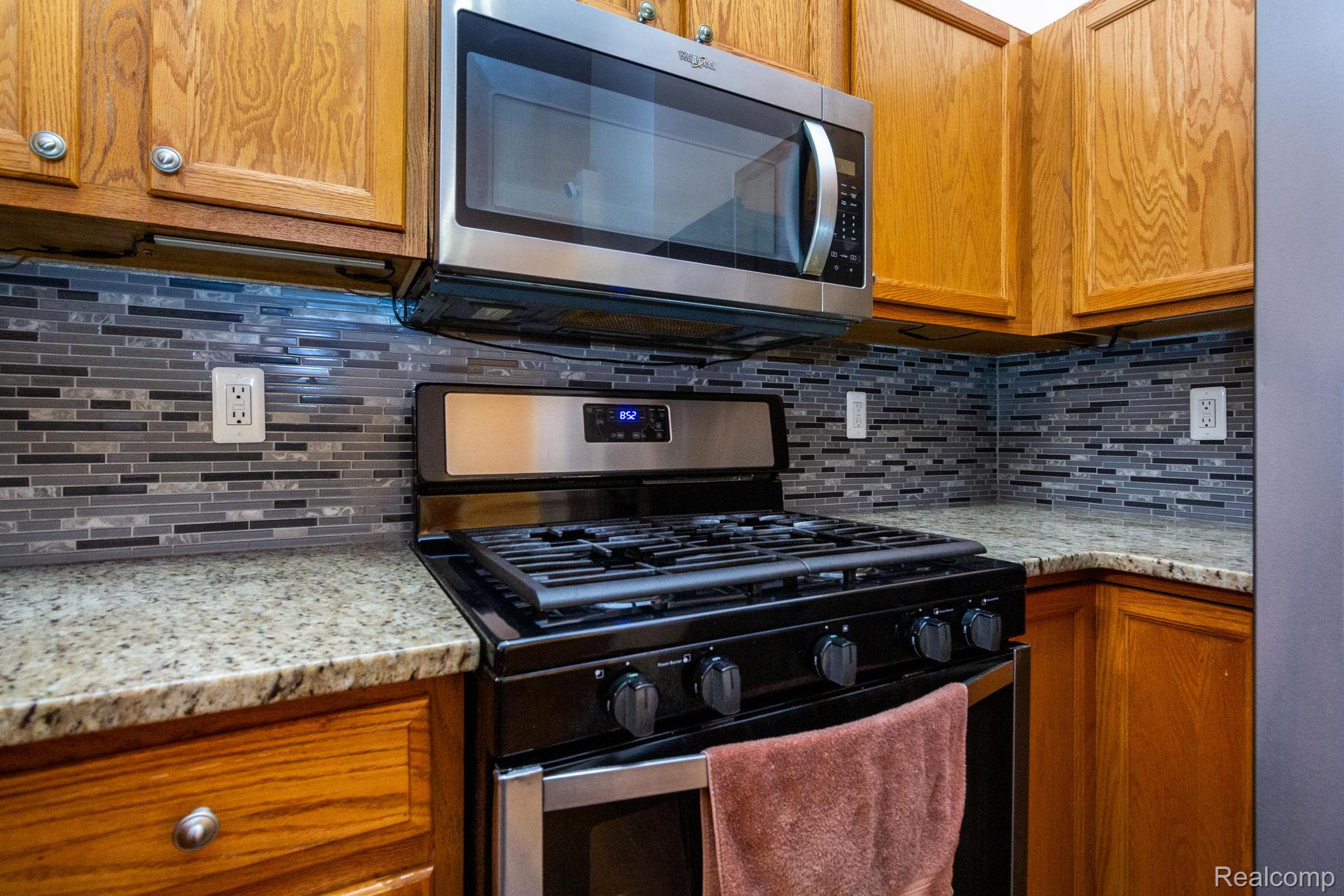 Westland City, Michigan 48185, United States, 2 Bedrooms Bedrooms, ,3 BathroomsBathrooms,Residential,Pending,191356