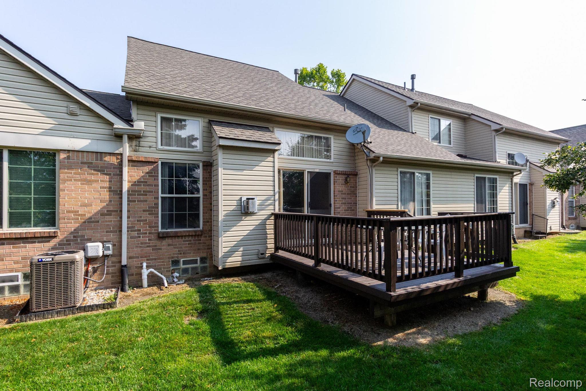 Westland City, Michigan 48185, United States, 2 Bedrooms Bedrooms, ,3 BathroomsBathrooms,Residential,Pending,191356