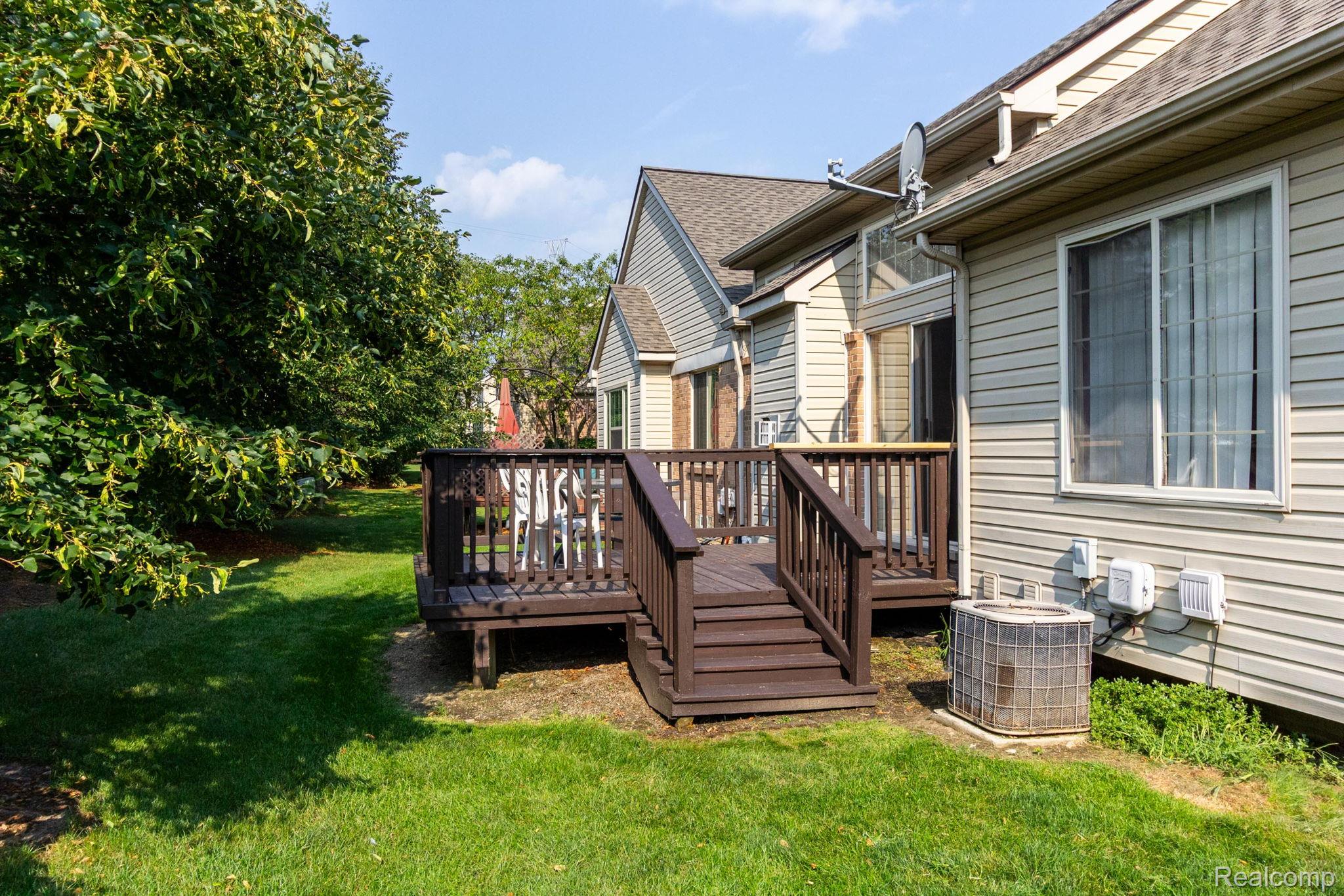 Westland City, Michigan 48185, United States, 2 Bedrooms Bedrooms, ,3 BathroomsBathrooms,Residential,Pending,191356