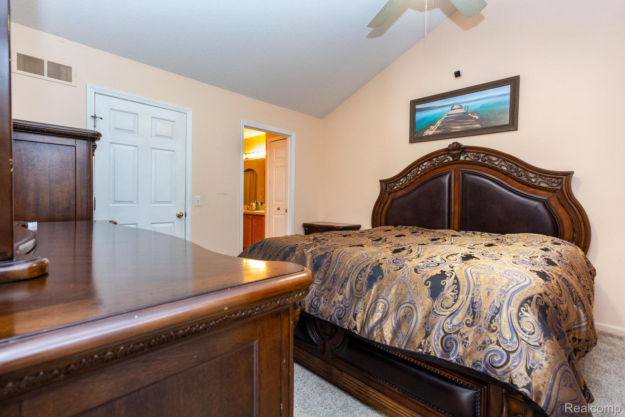 Westland City, Michigan 48185, United States, 2 Bedrooms Bedrooms, ,3 BathroomsBathrooms,Residential,Pending,191356