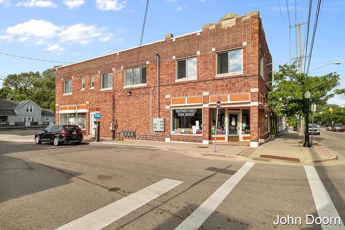 953 Fulton Street E