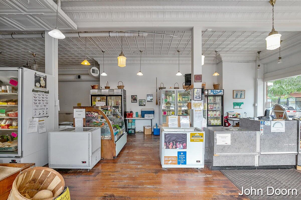 953 Fulton Street E