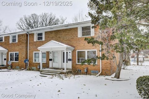 Photo of 6958 Town Lane, Dearborn Heights City, MI 48127 (MLS # 20251059377)