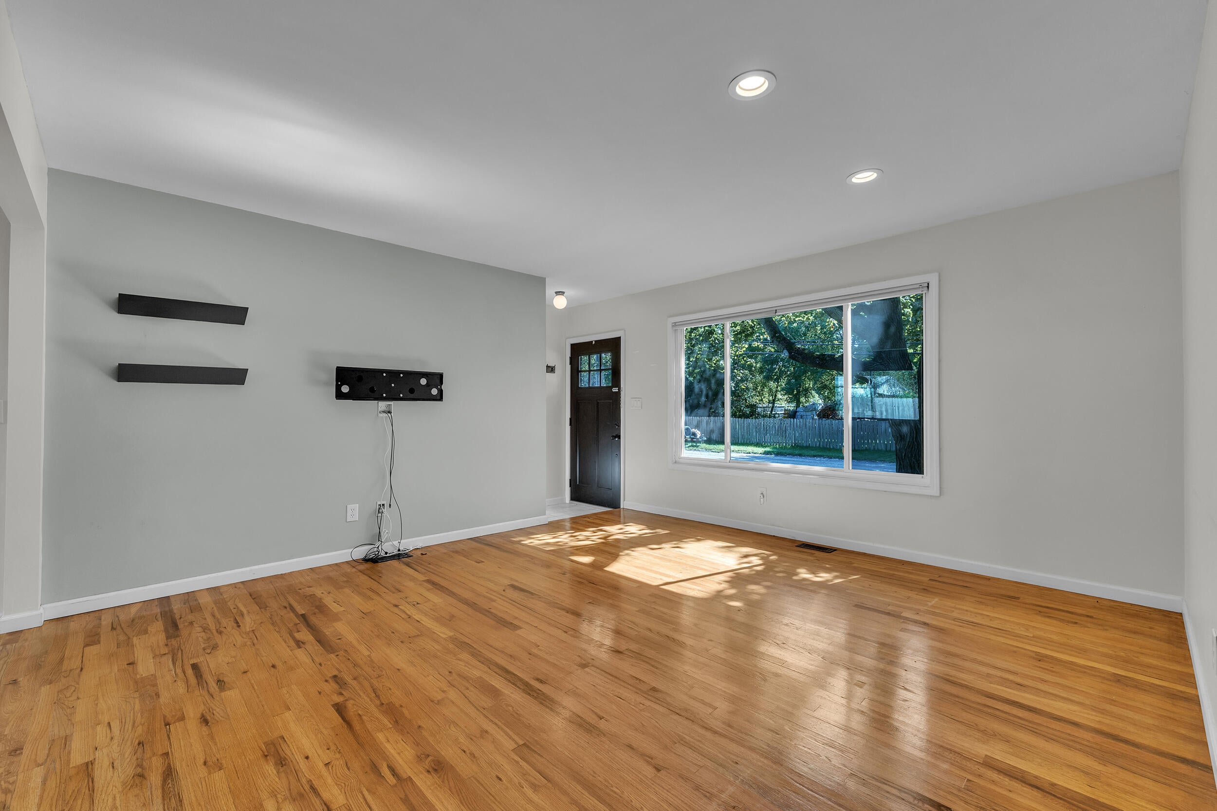 2820 Hollywood Drive