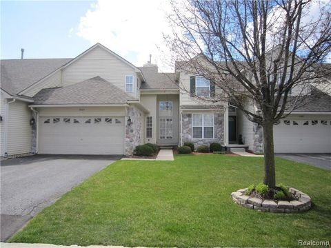 1069 CALPERNIA Wixom City MI 48393