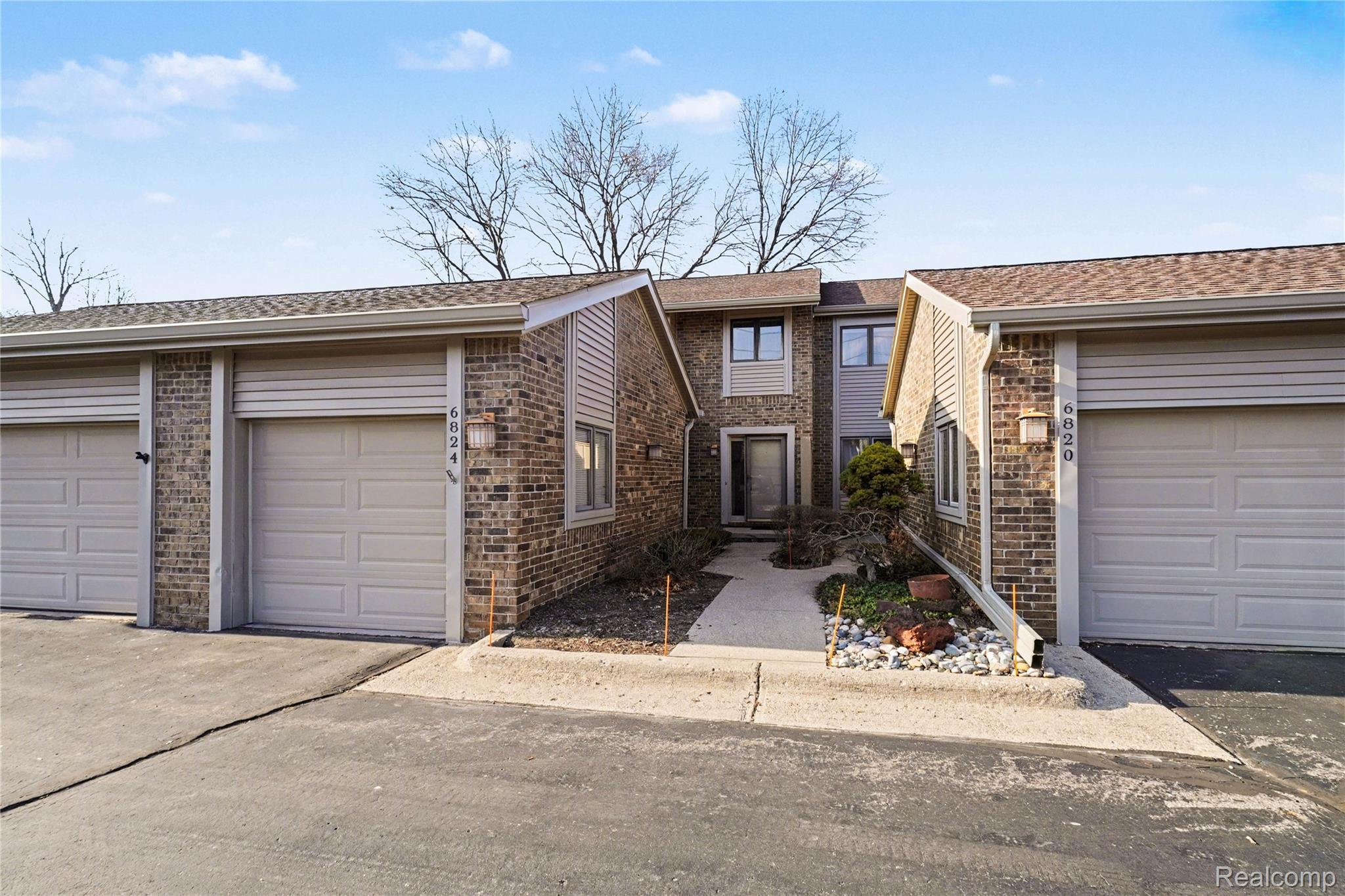 6824 Northcrest Way E