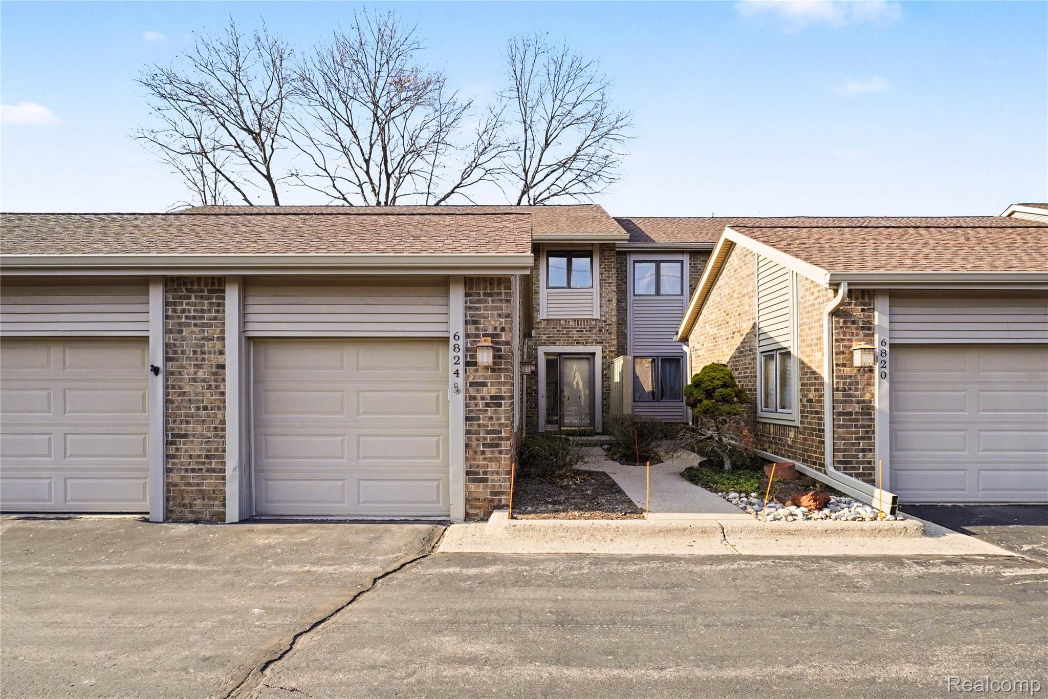 6824 Northcrest Way E