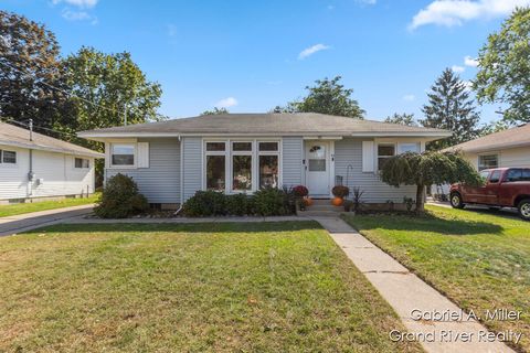 Photo of 918 Buckingham Street SW, Grand Rapids City, MI 49509 (MLS # 65025051423)