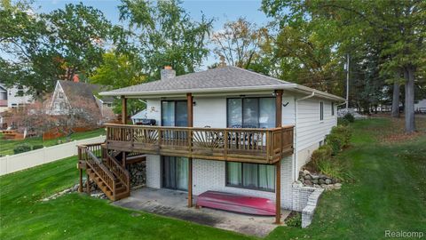 9510 Beechcrest Street White Lake Charter Township MI 48386