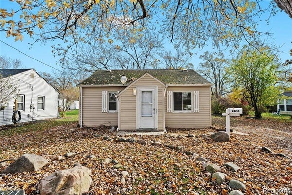 24266 EUREKA AVE, WARREN, MI 48091 - Image fe373a5d1048e0804b583473c3a6ff42/2719514957