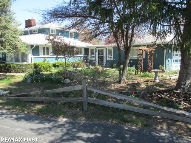 6004 Lakeshore Road