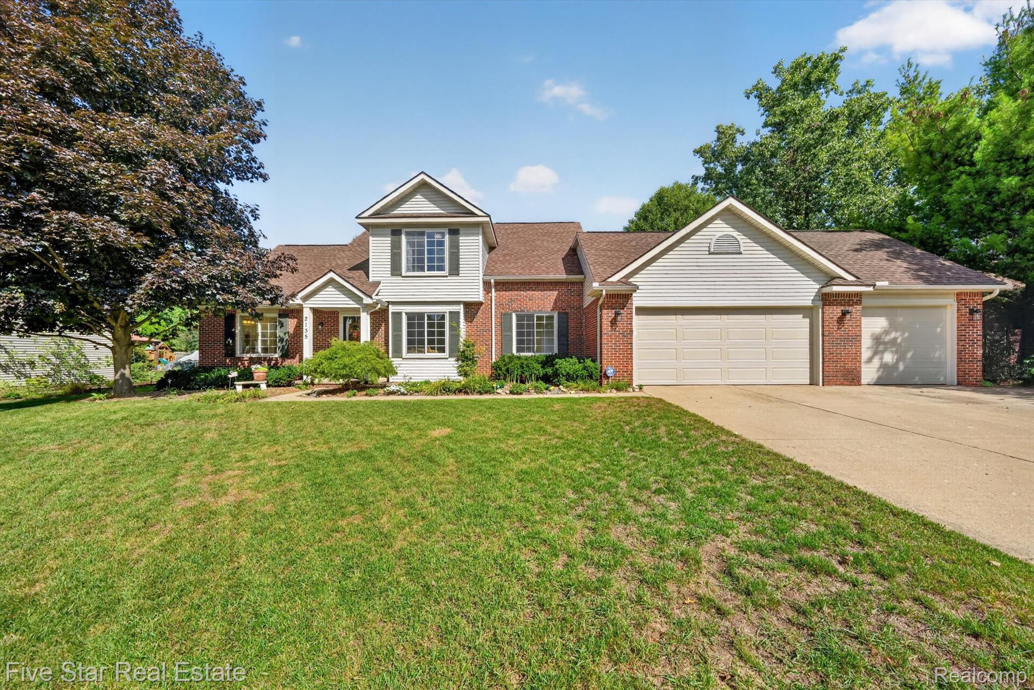 2135 Holly Berry Lane