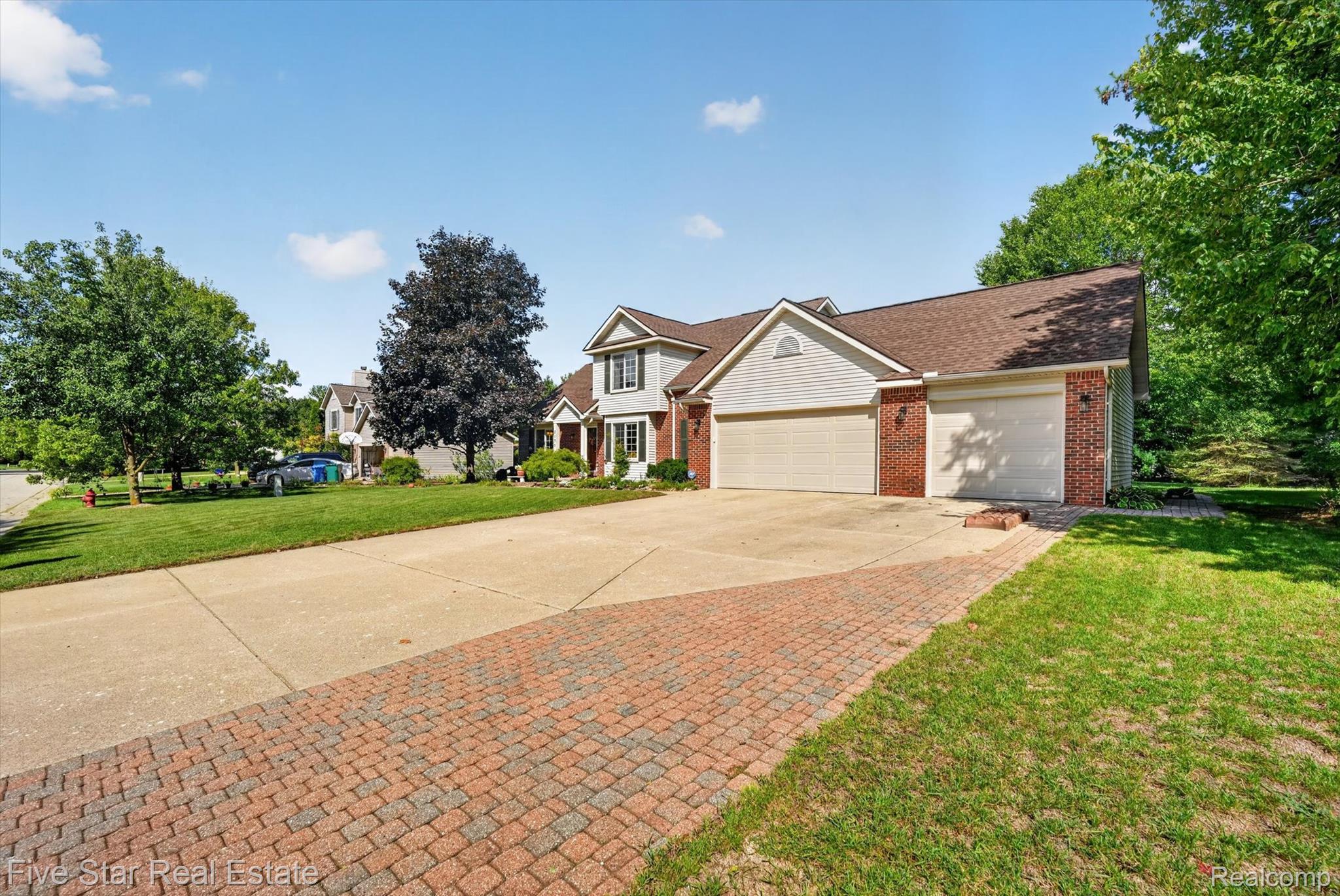 2135 Holly Berry Lane
