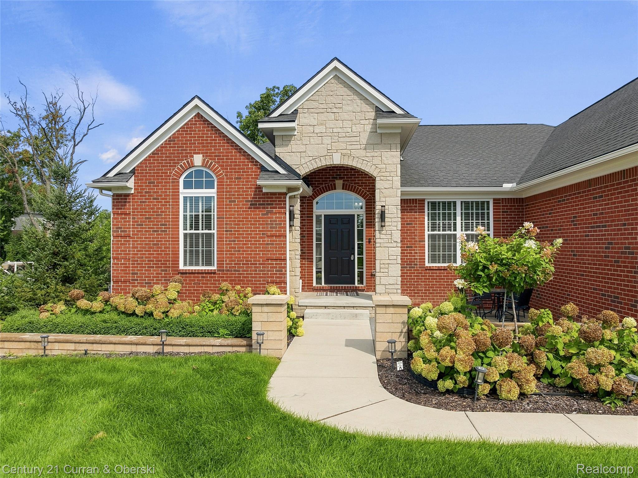 52546 W Shadowview Drive