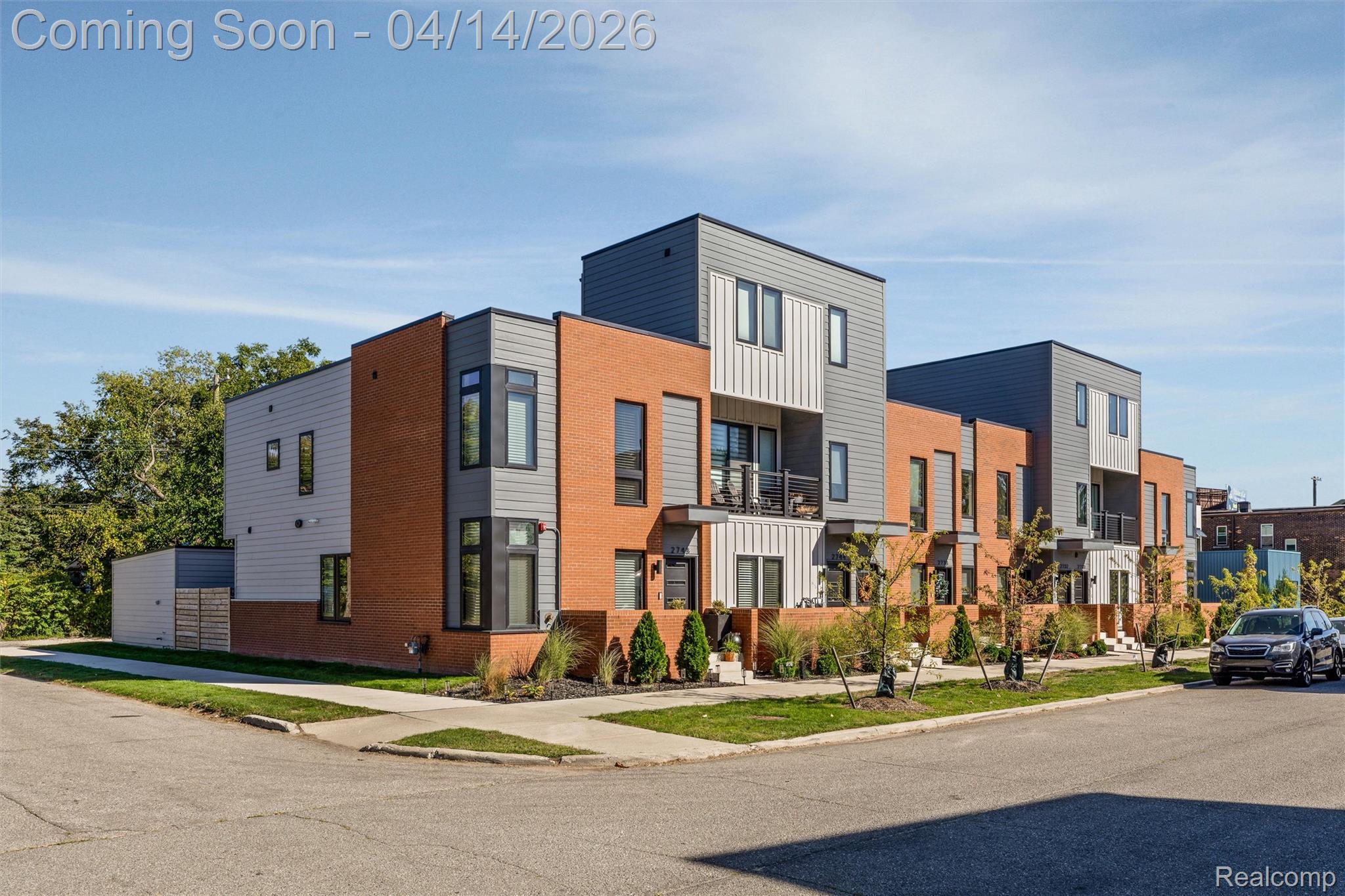 2736 Harrison Street