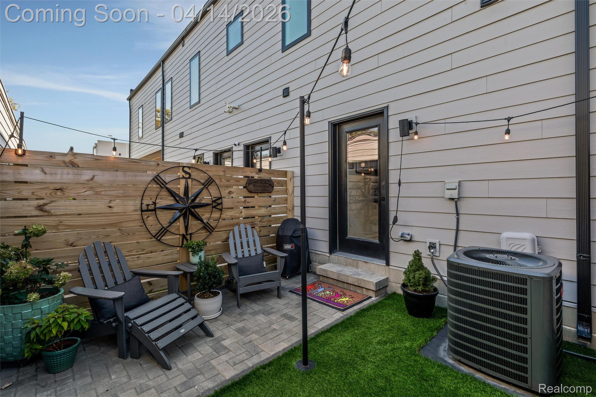 2736 Harrison Street