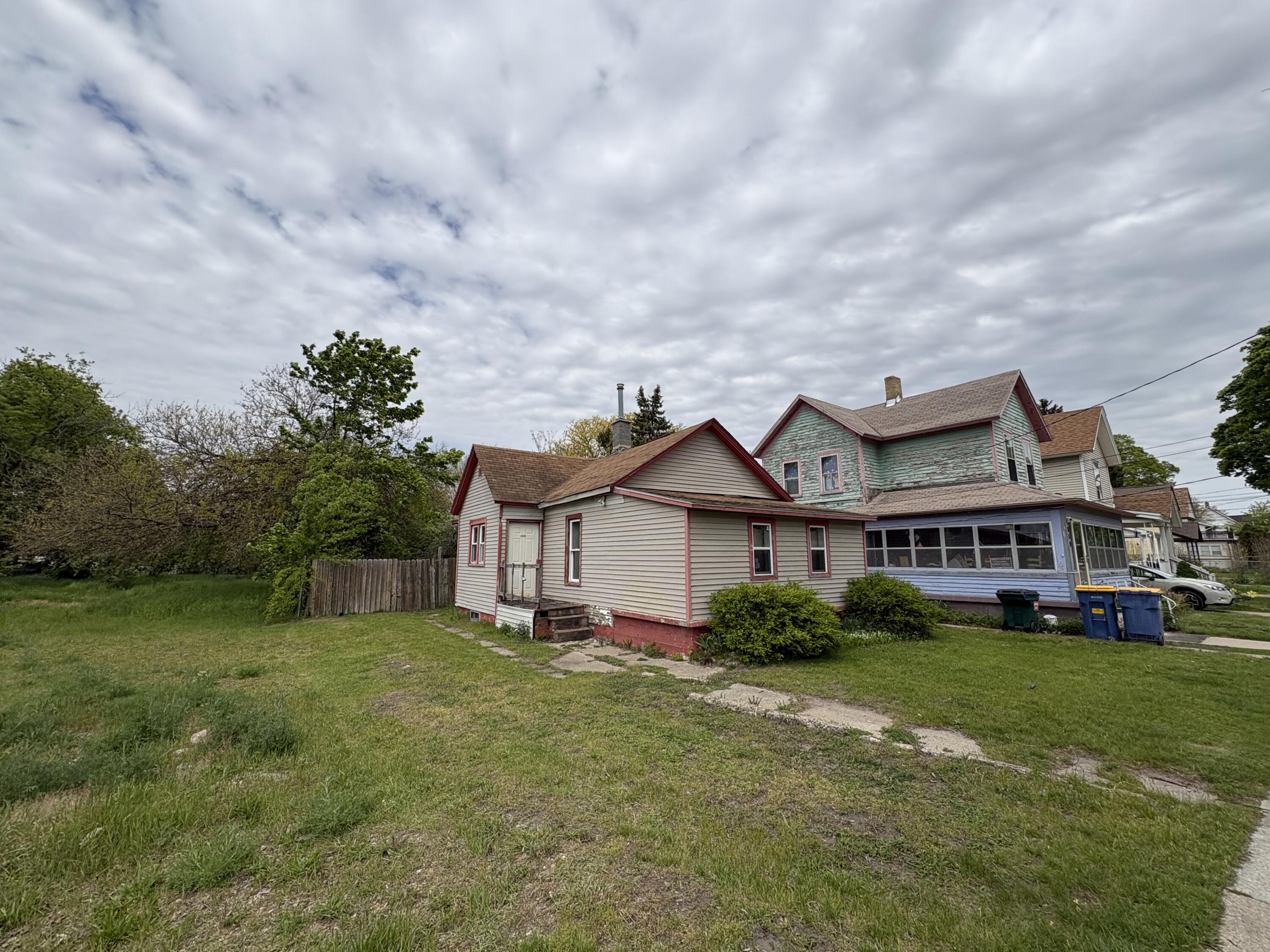 1053 Sheldon Avenue SE