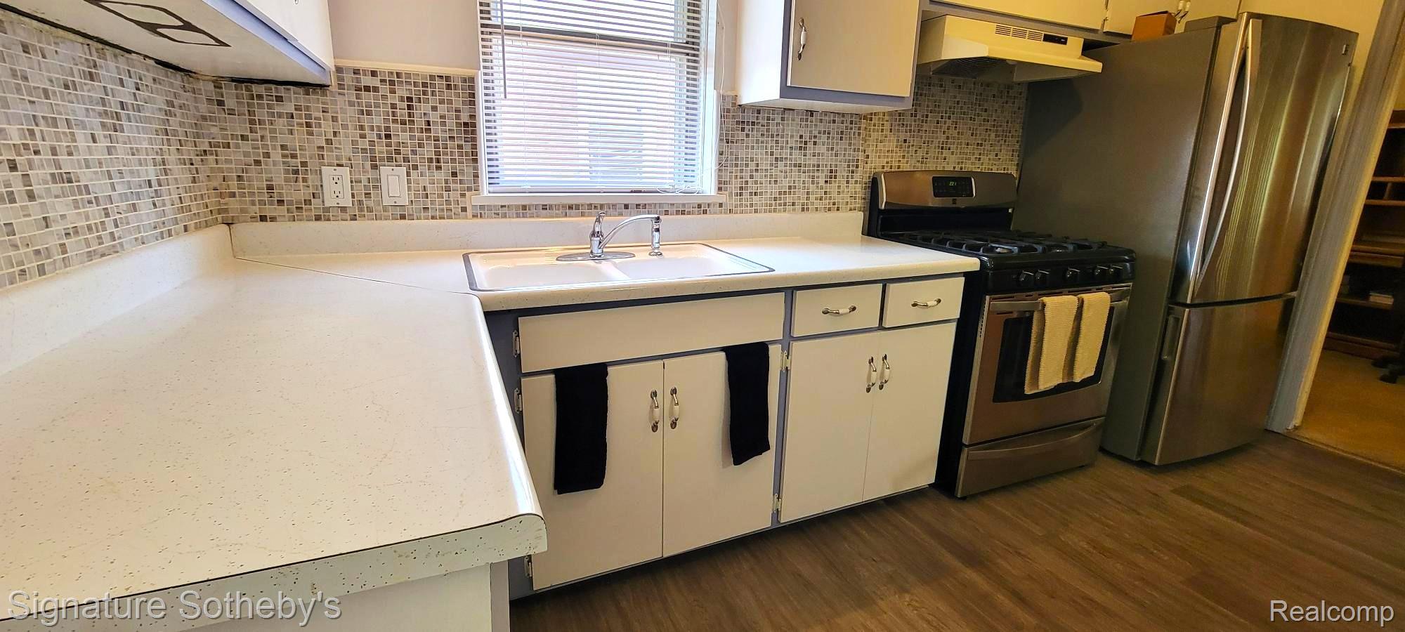 1166 E Kalama Avenue