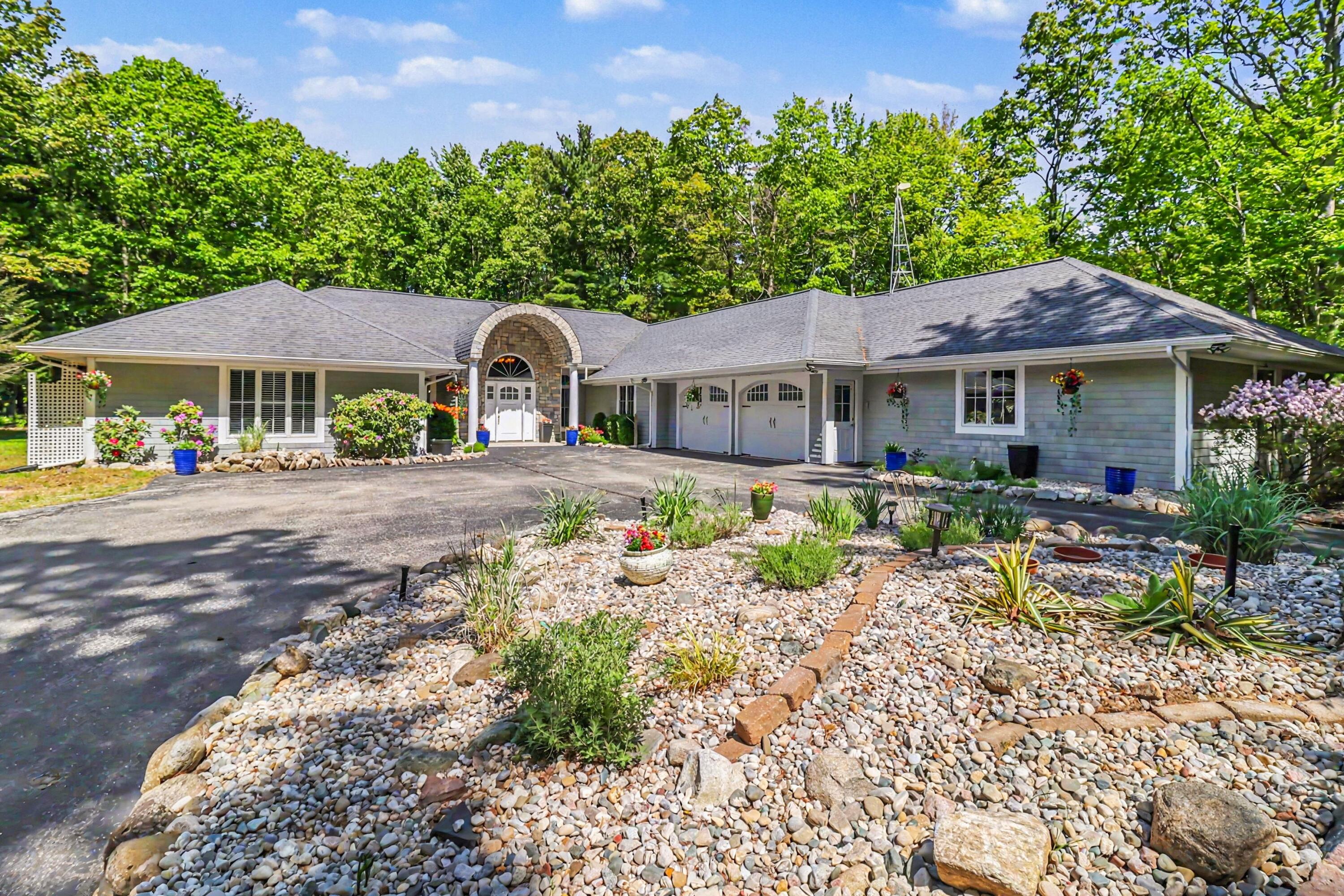 5389 Ridge Road